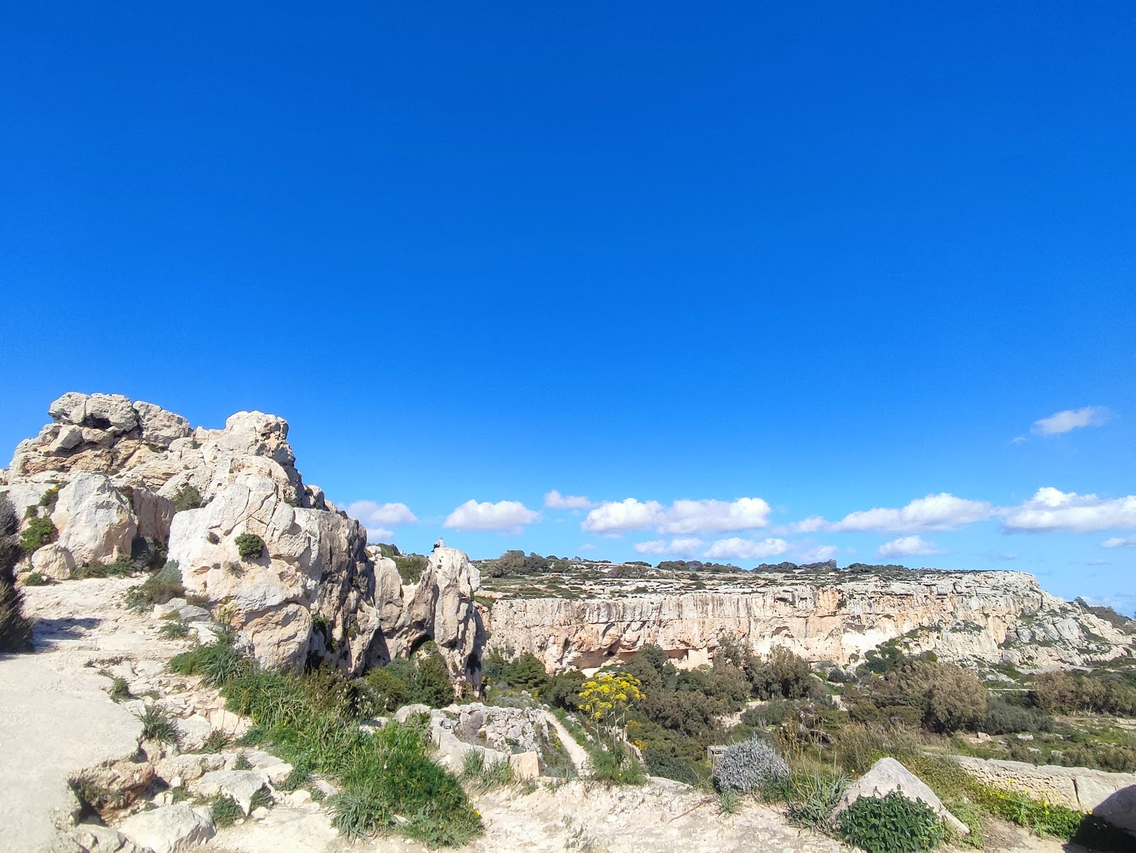 Dingli Cliffs — Oficiais
