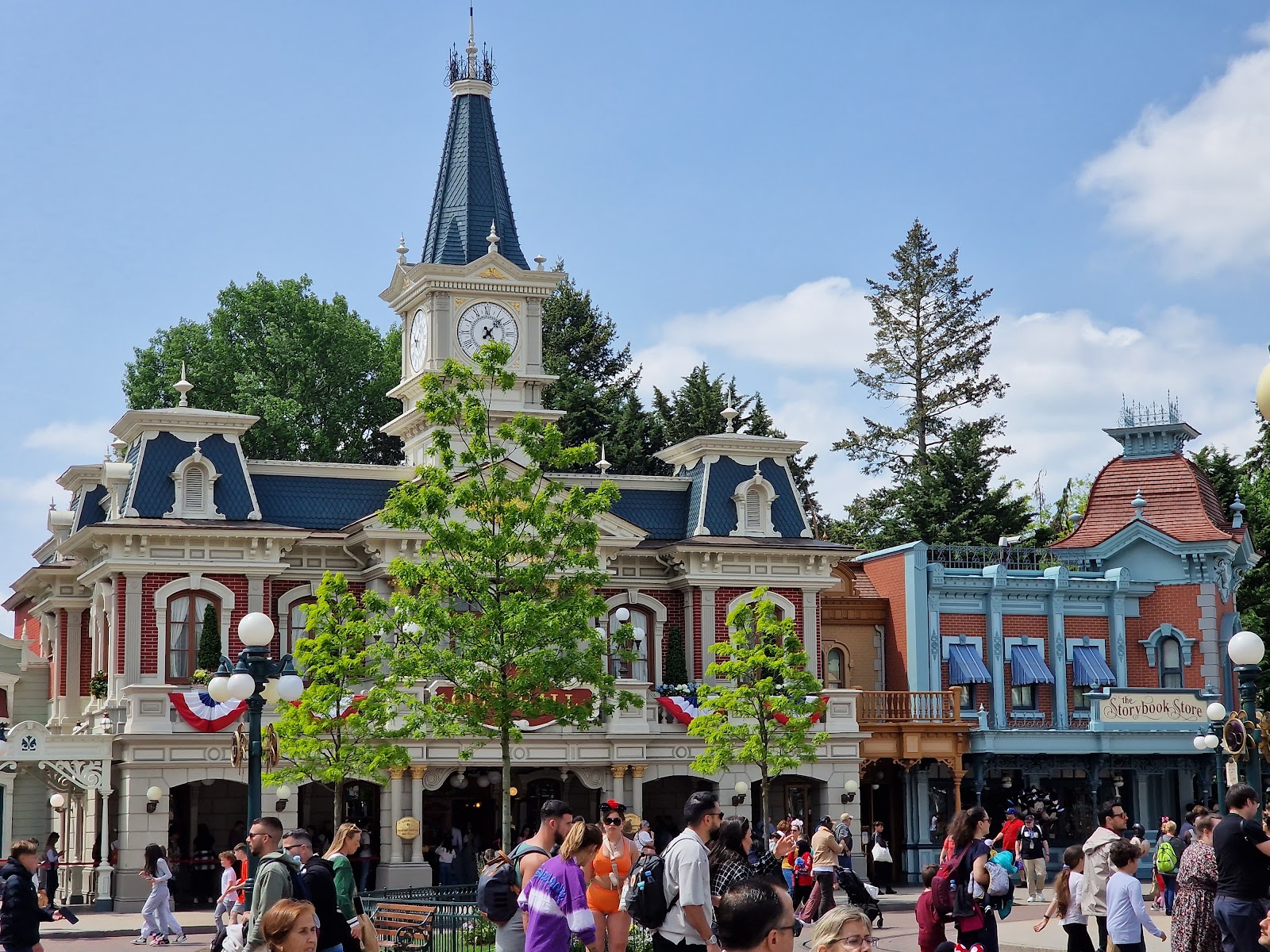 Disneyland Railroad — Oficiais