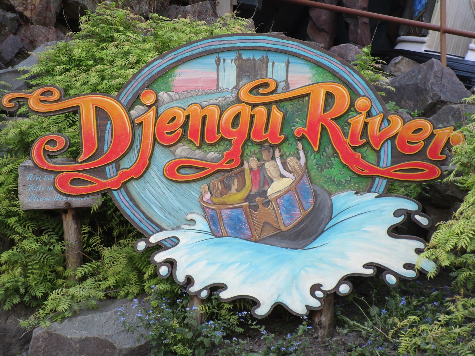 Djengu River — Oficiais