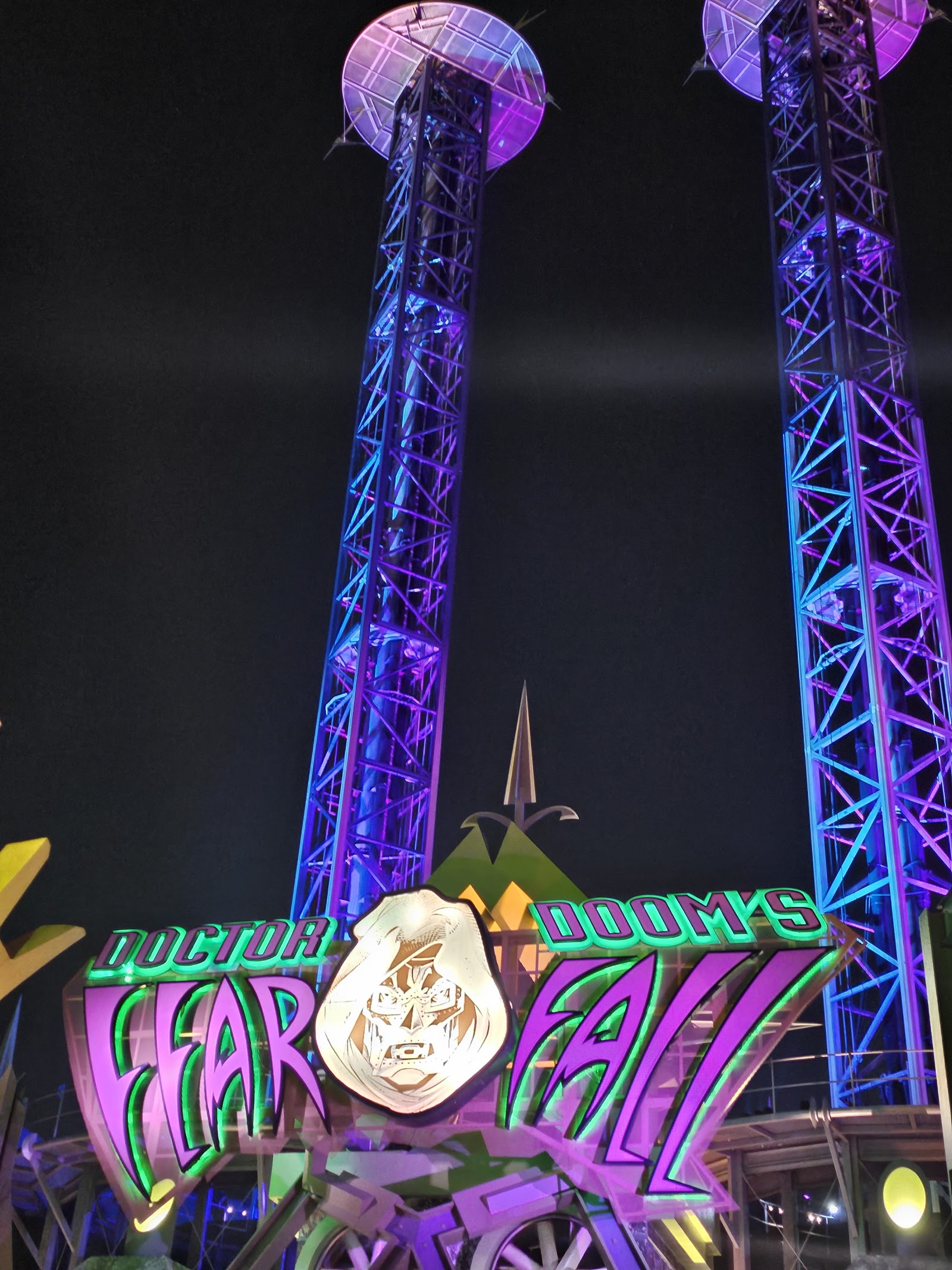 Doctor Doom's Fearfall — Oficiais