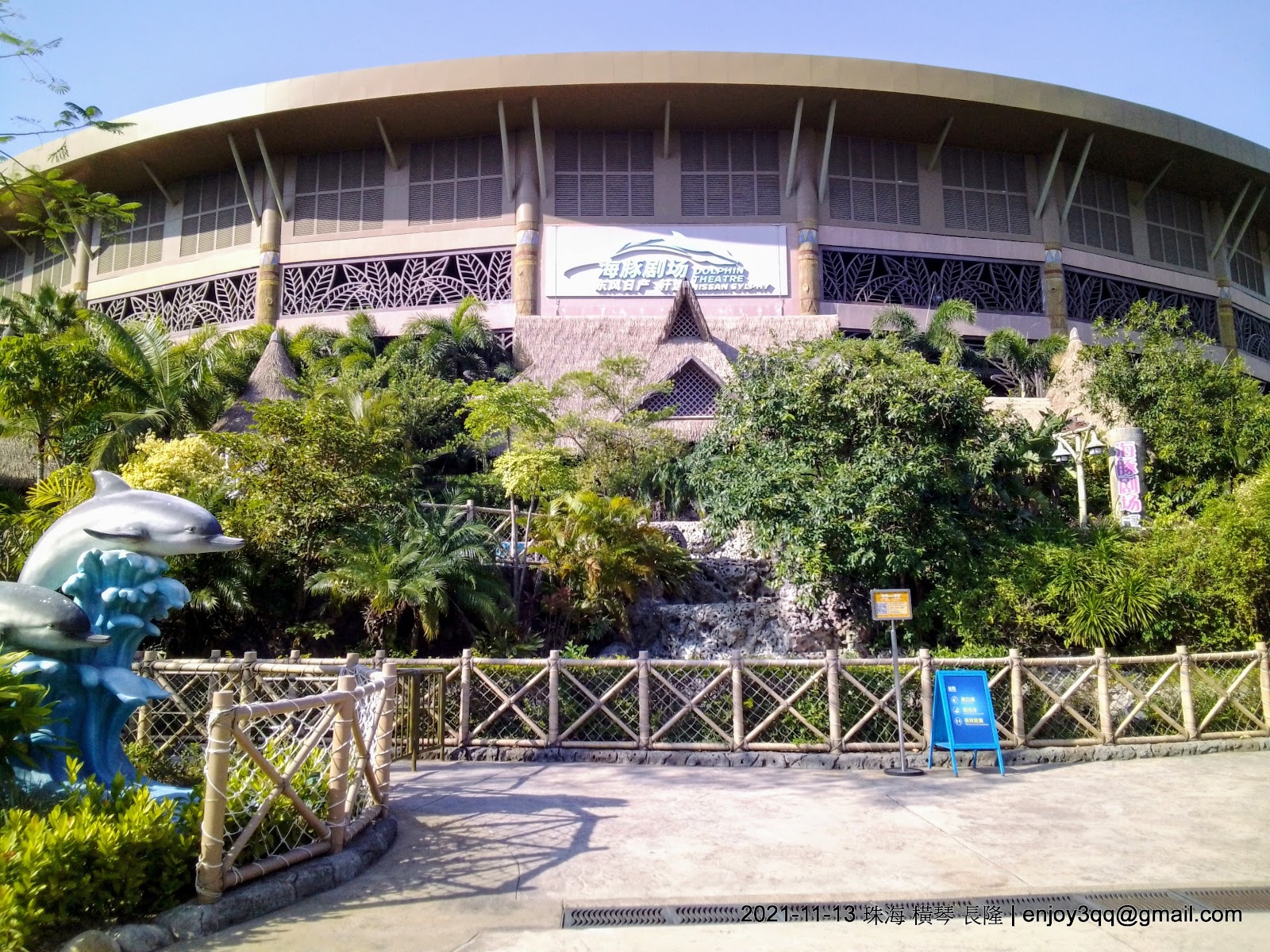 Dolphin Theatre — Oficiais
