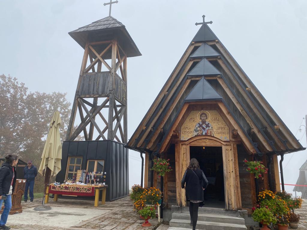 Drvengrad — Oficiais