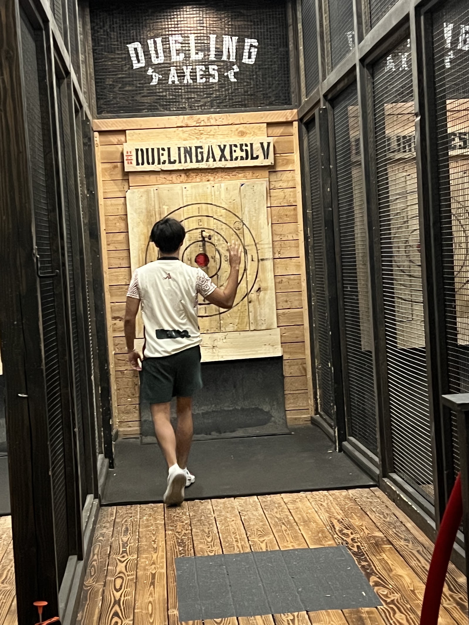 Dueling Axes — Oficiais