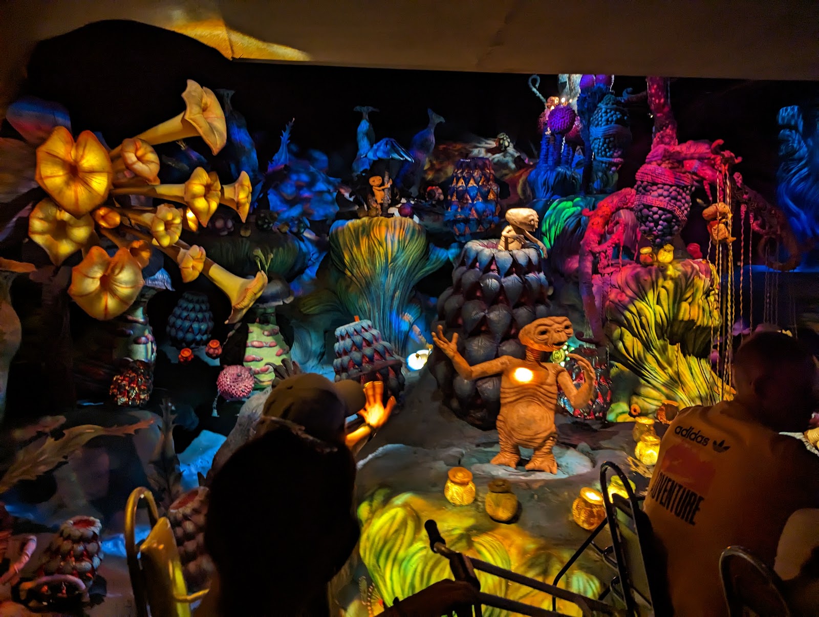E.T. Adventure — Oficiais