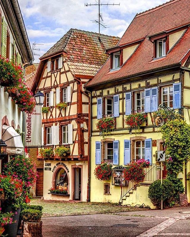 Eguisheim — Oficiais