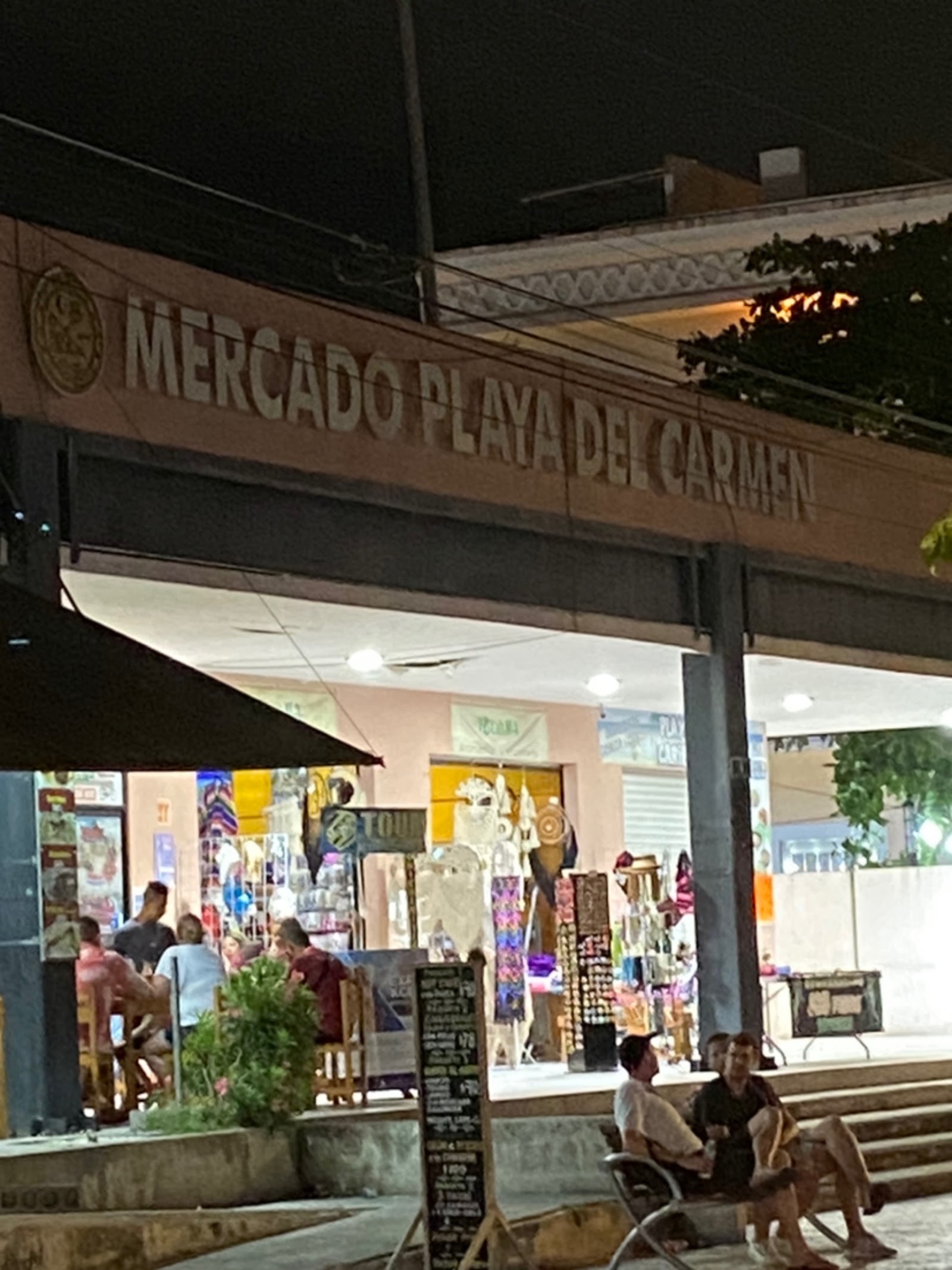 El Mercado de la Yucateca — Oficiais