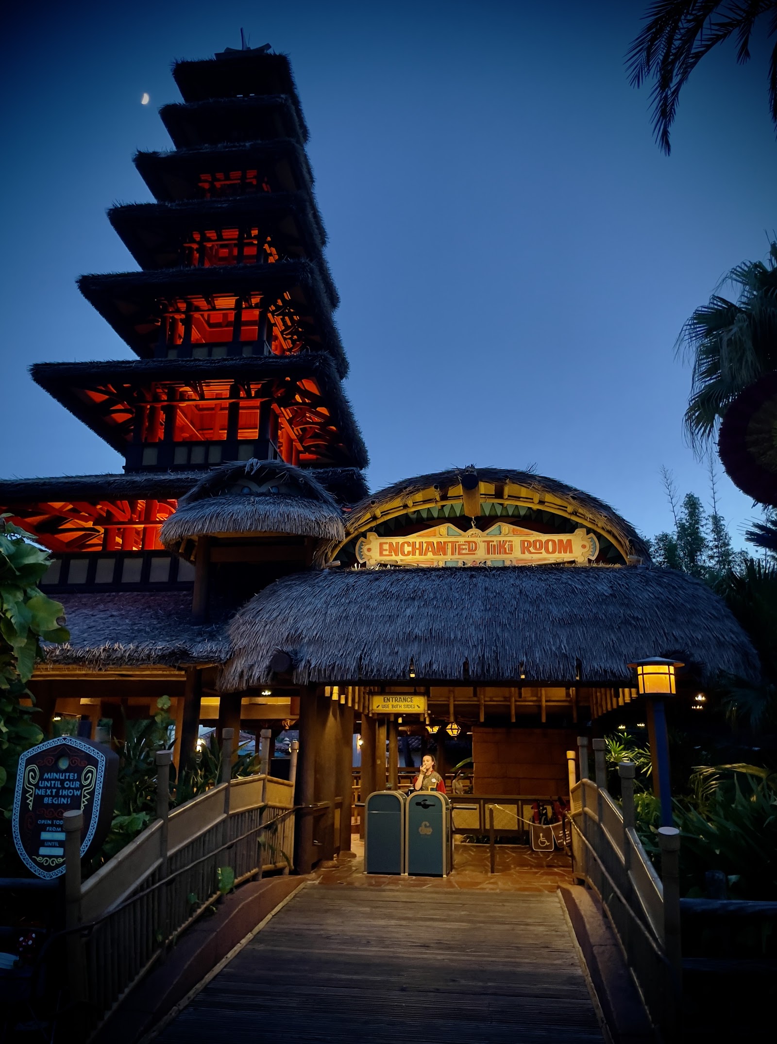 Enchanted Tiki Room — Oficiais