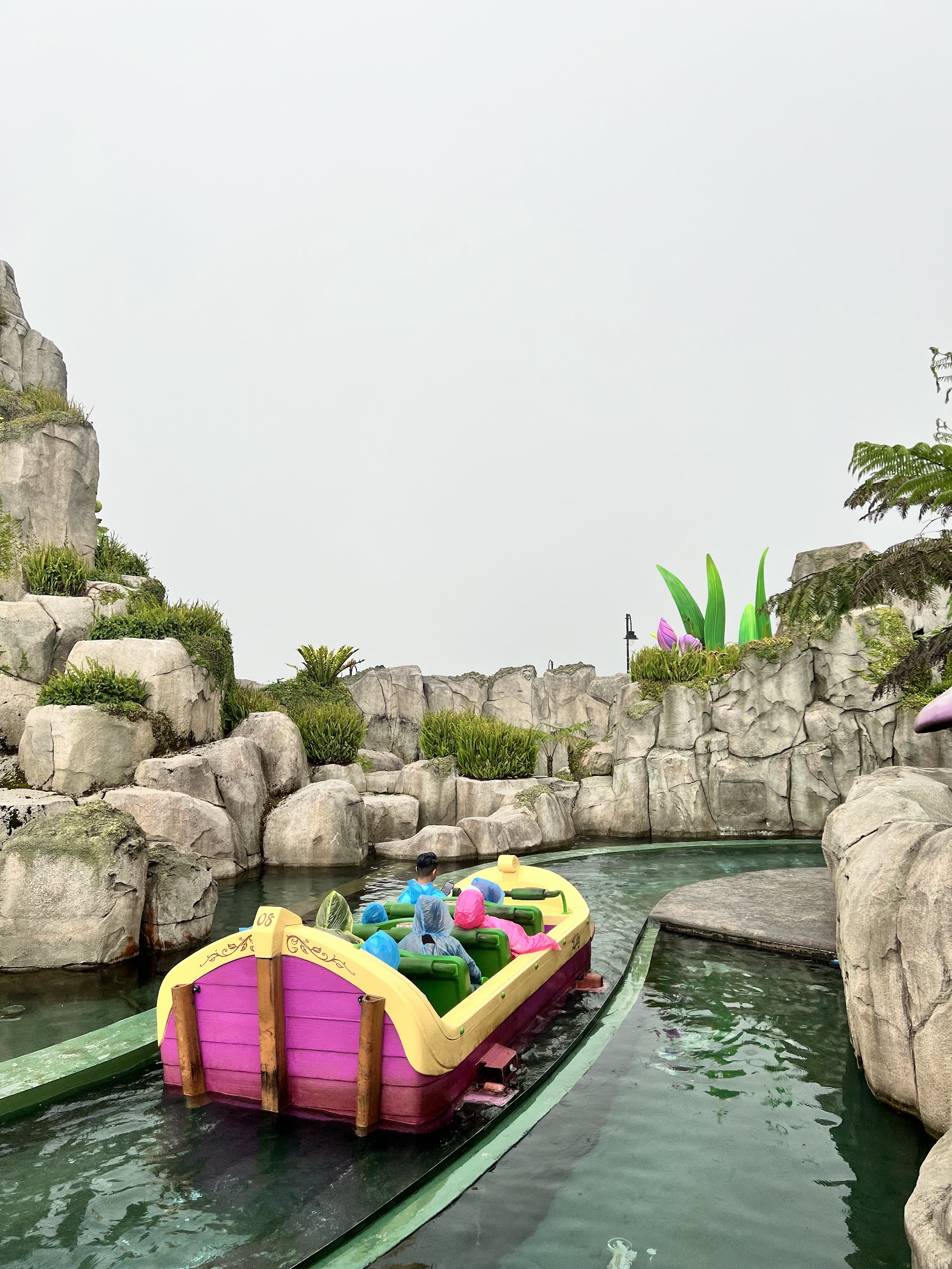 Epic Voyage to Moonhaven — Oficiais