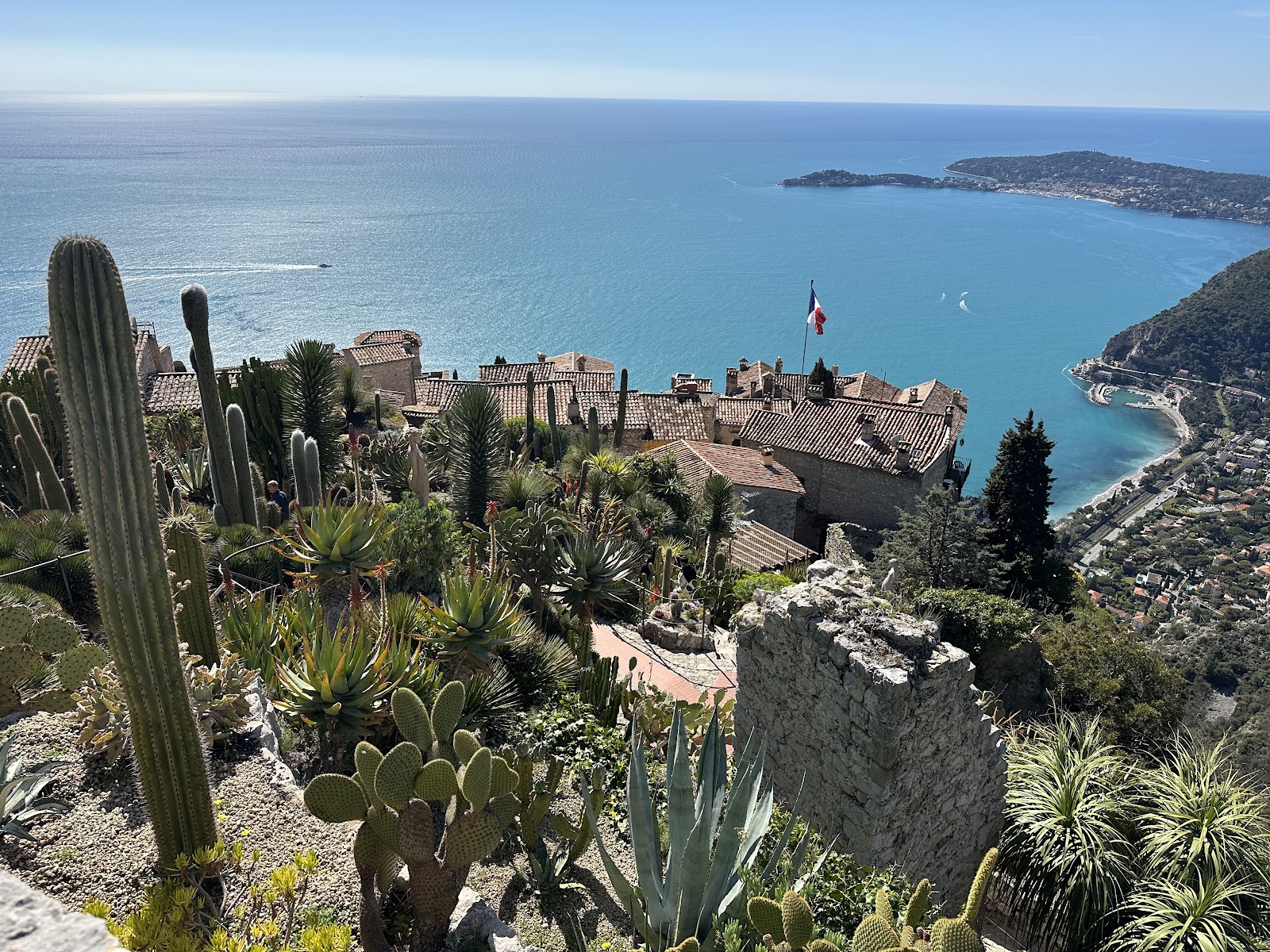 Èze Village — Oficiais