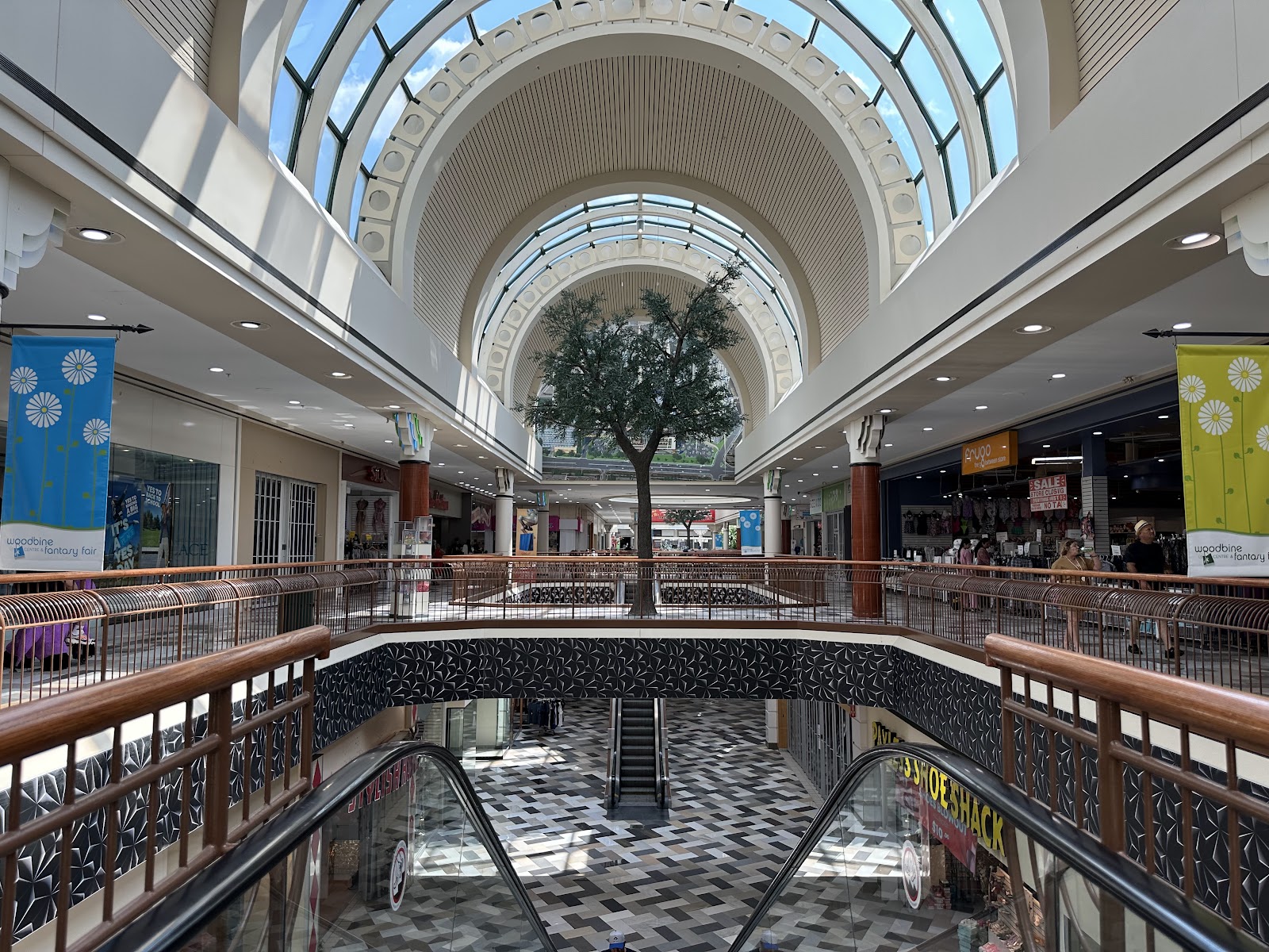 Fantasy Fair Food Court — Oficiais