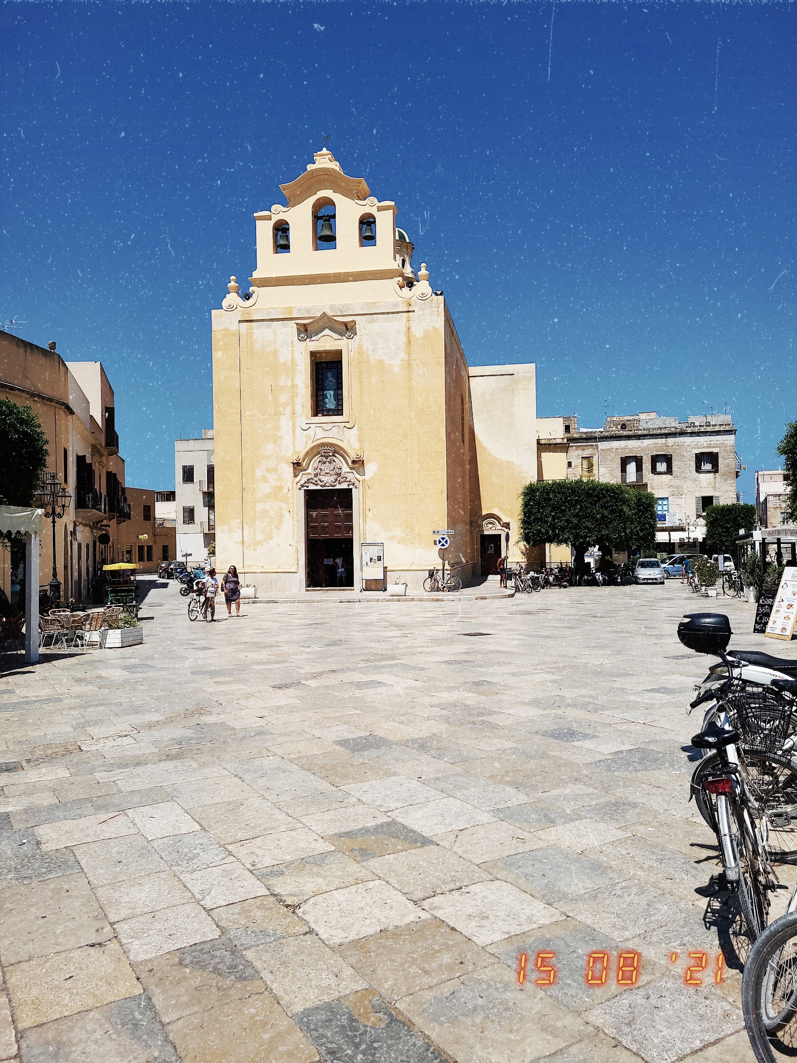 Favignana — Oficiais