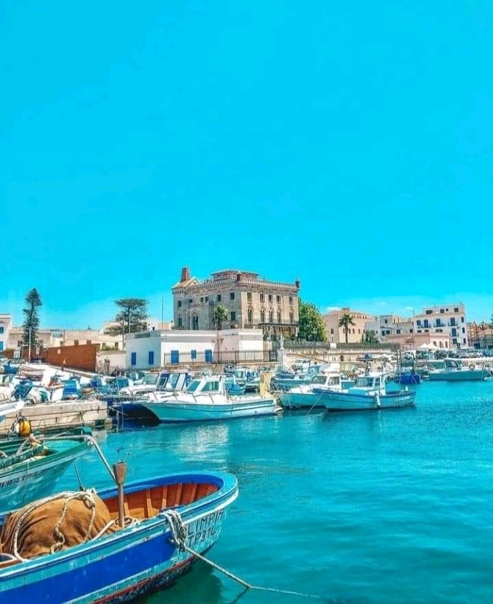 Favignana — Oficiais