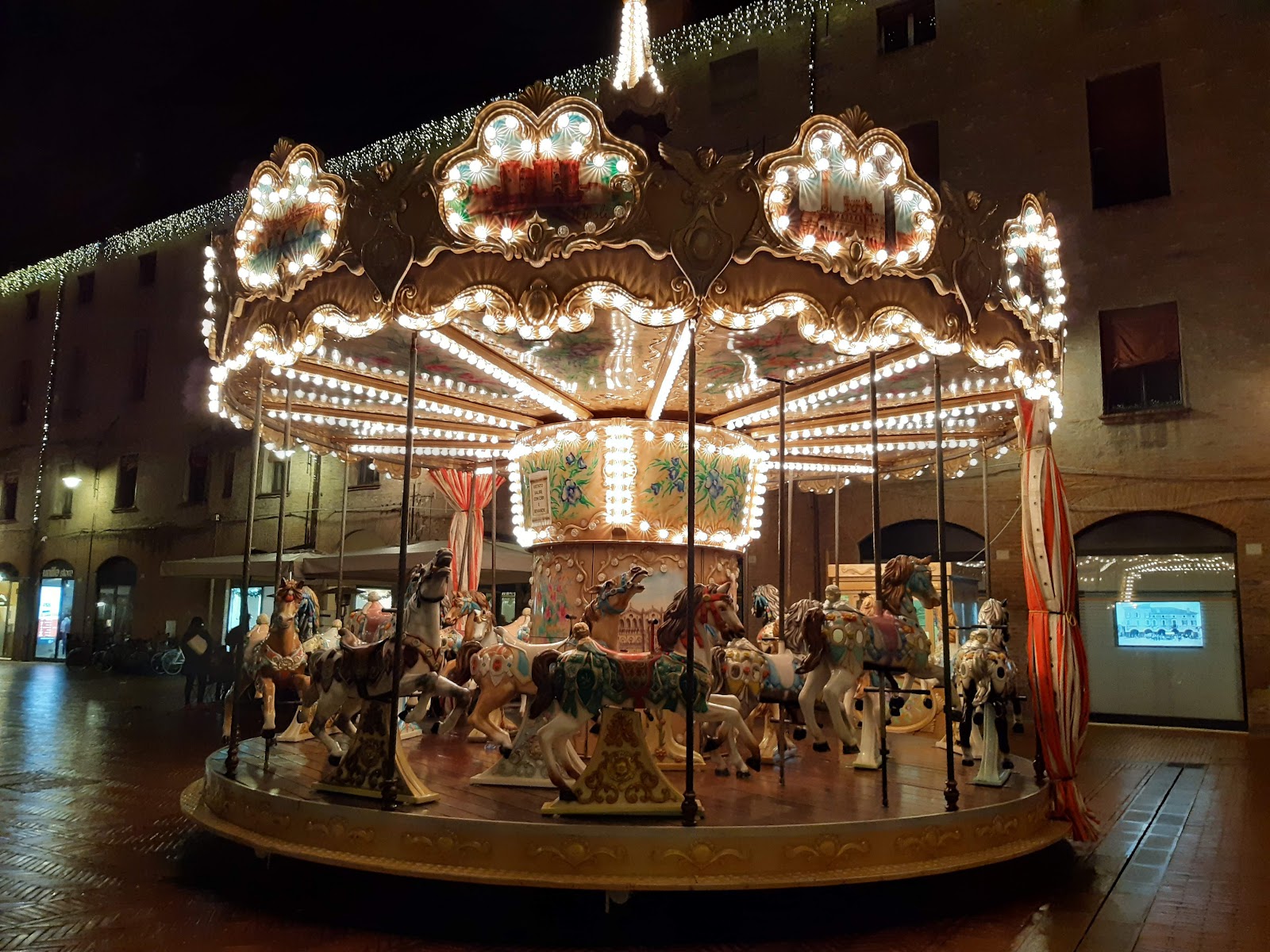Ferrara — Oficiais