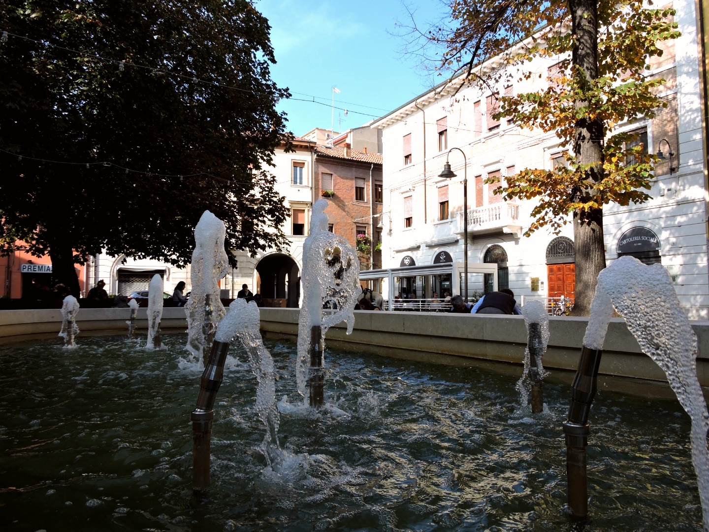 Ferrara — Oficiais