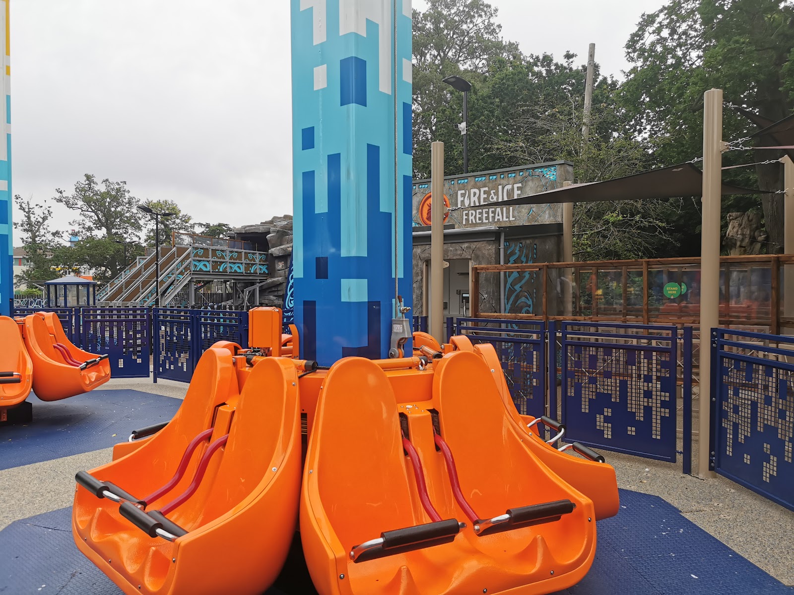 Fire & Ice Freefall — Oficiais