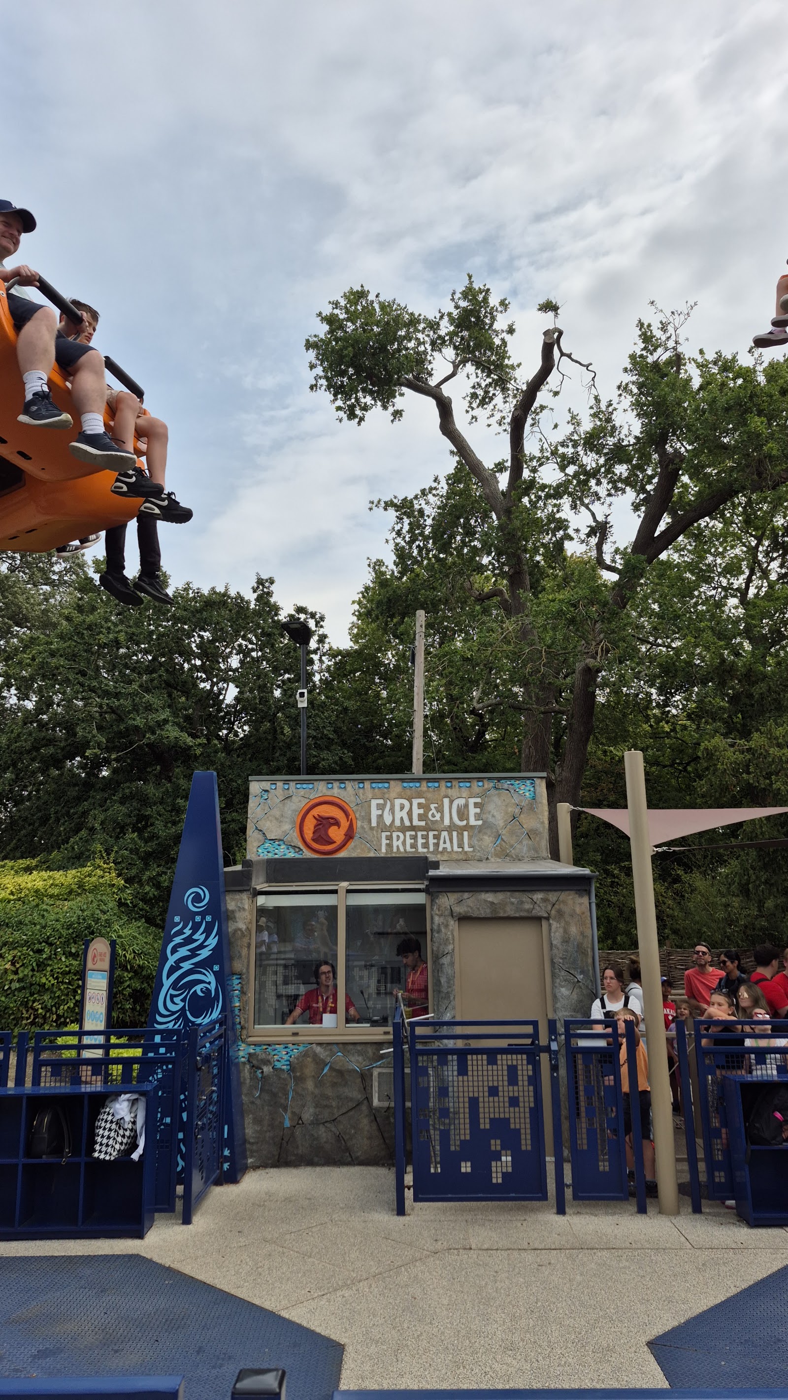 Fire & Ice Freefall — Oficiais