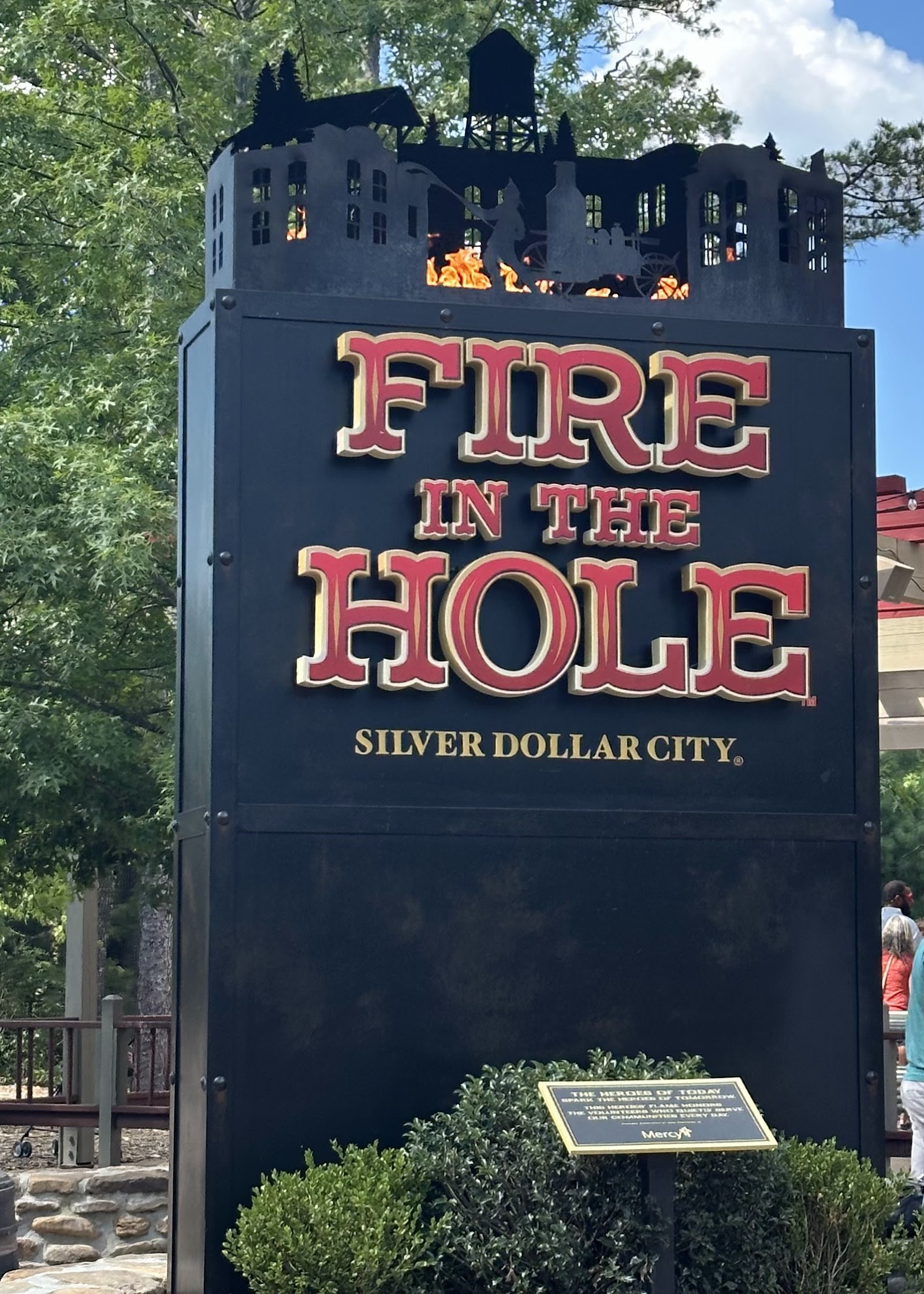 Fire in the Hole — Oficiais
