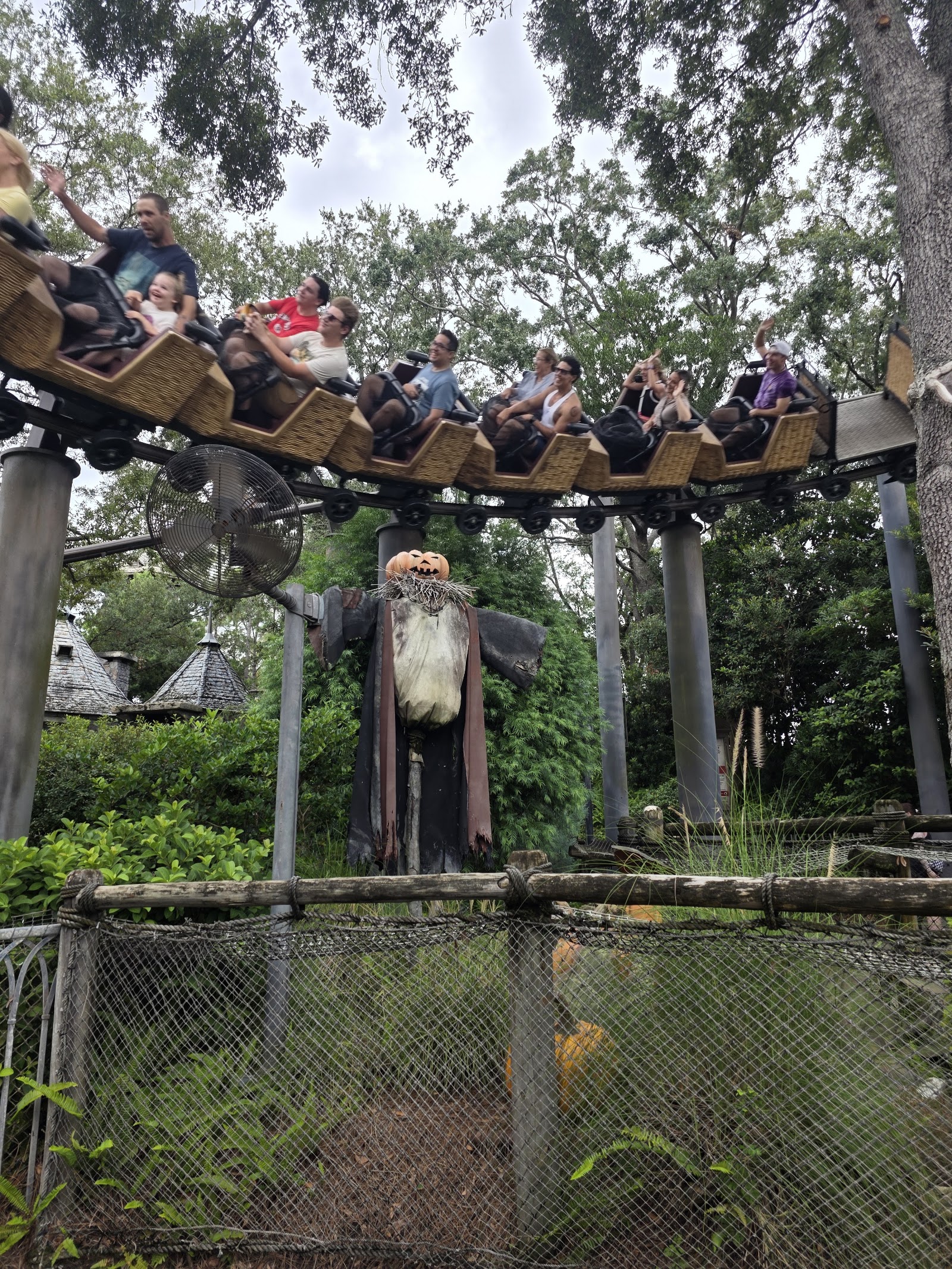 Flight of the Hippogriff — Oficiais