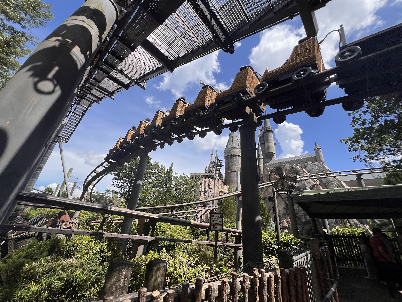 Flight of the Hippogriff — Oficiais