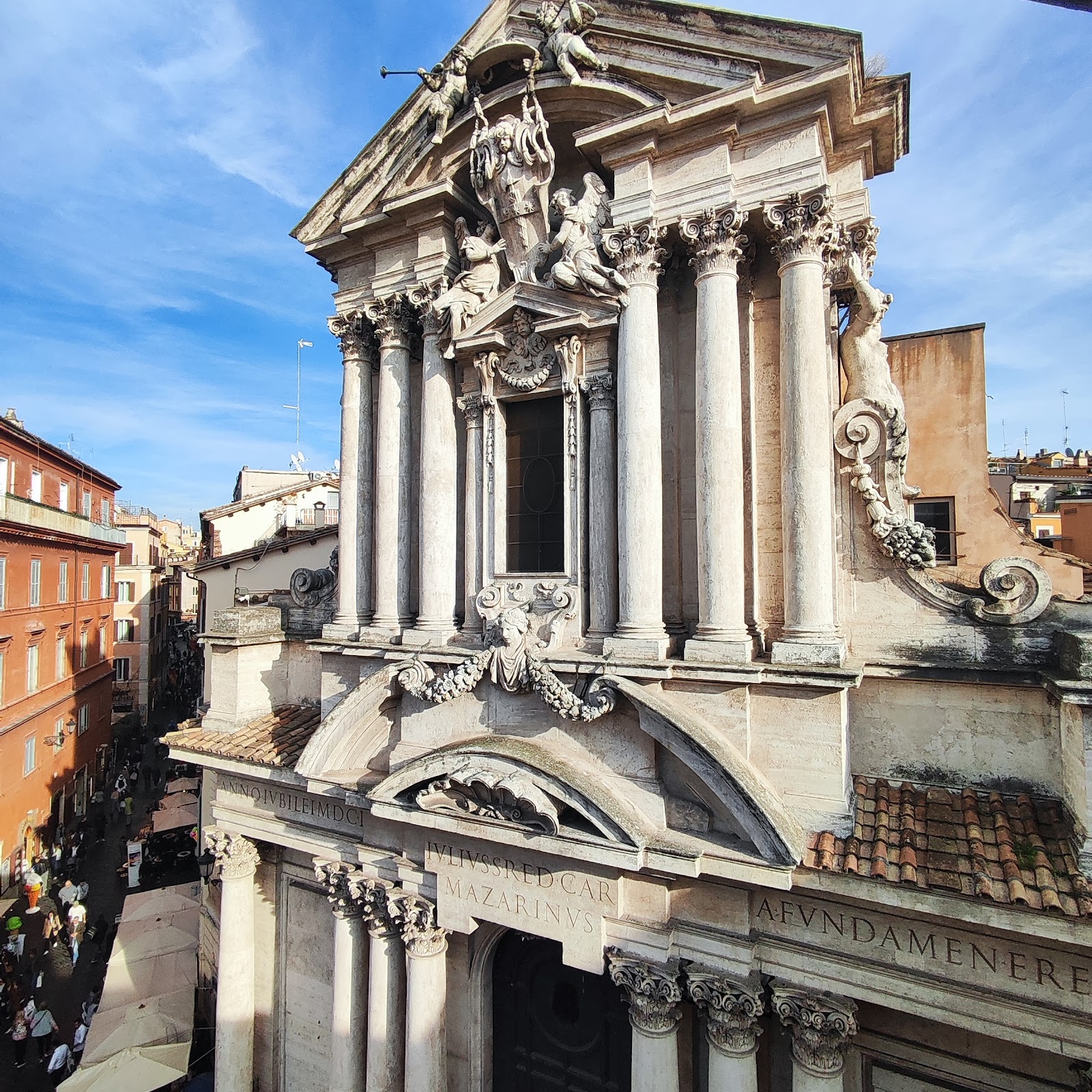 Fontana di Trevi — Oficiais