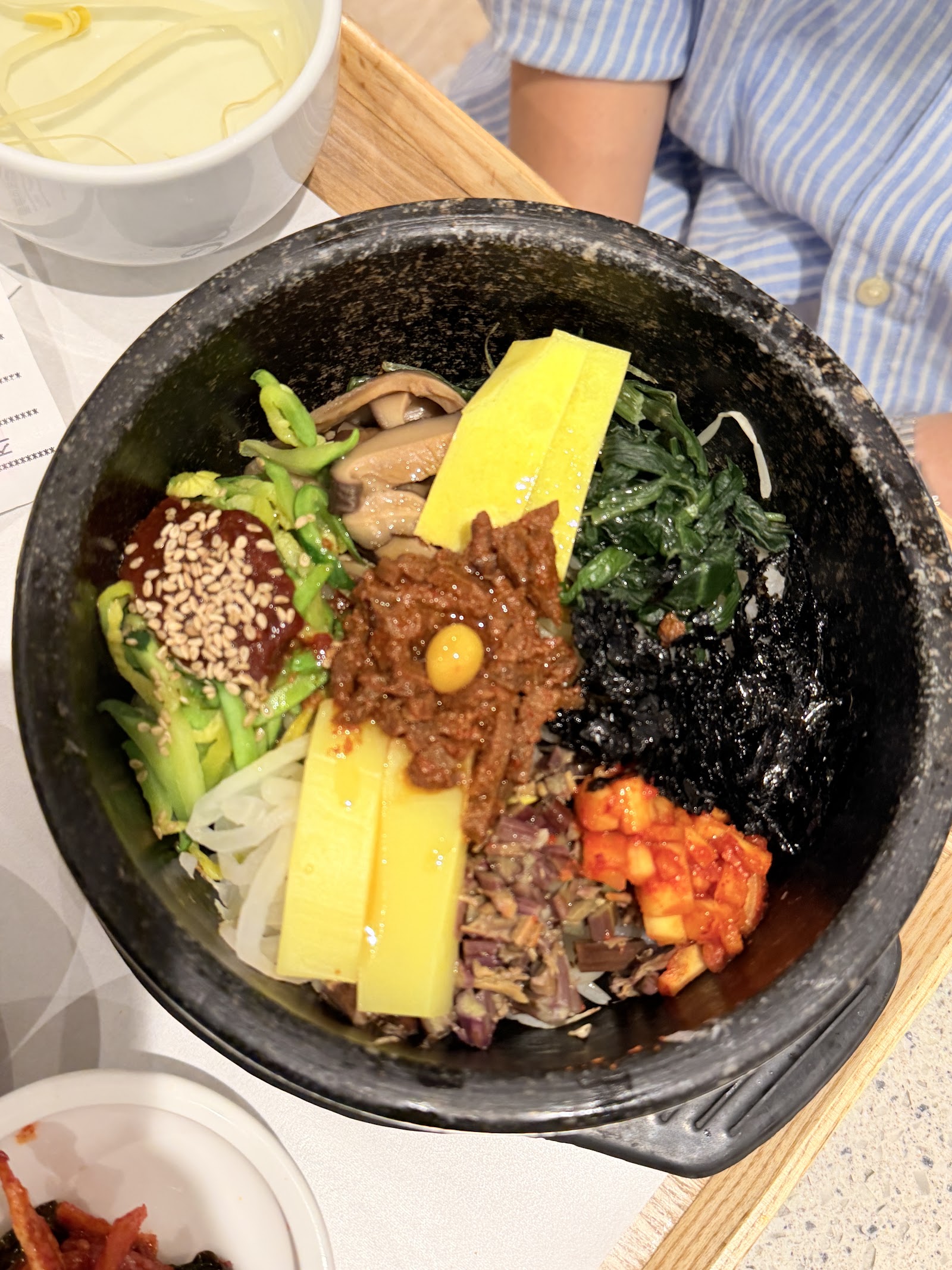 Food Court — Oficiais