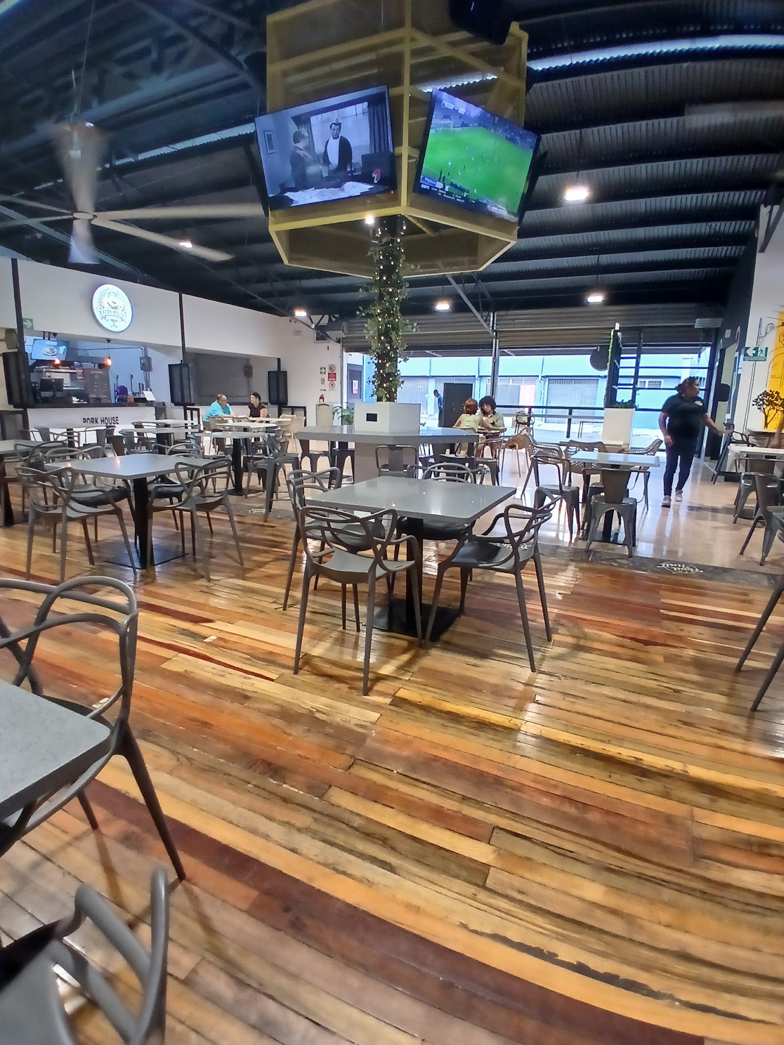 Food Court — Oficiais