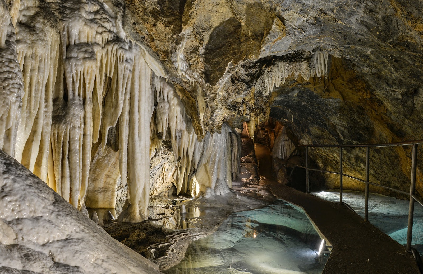 Formazioni rocciose della Grotta del Mole