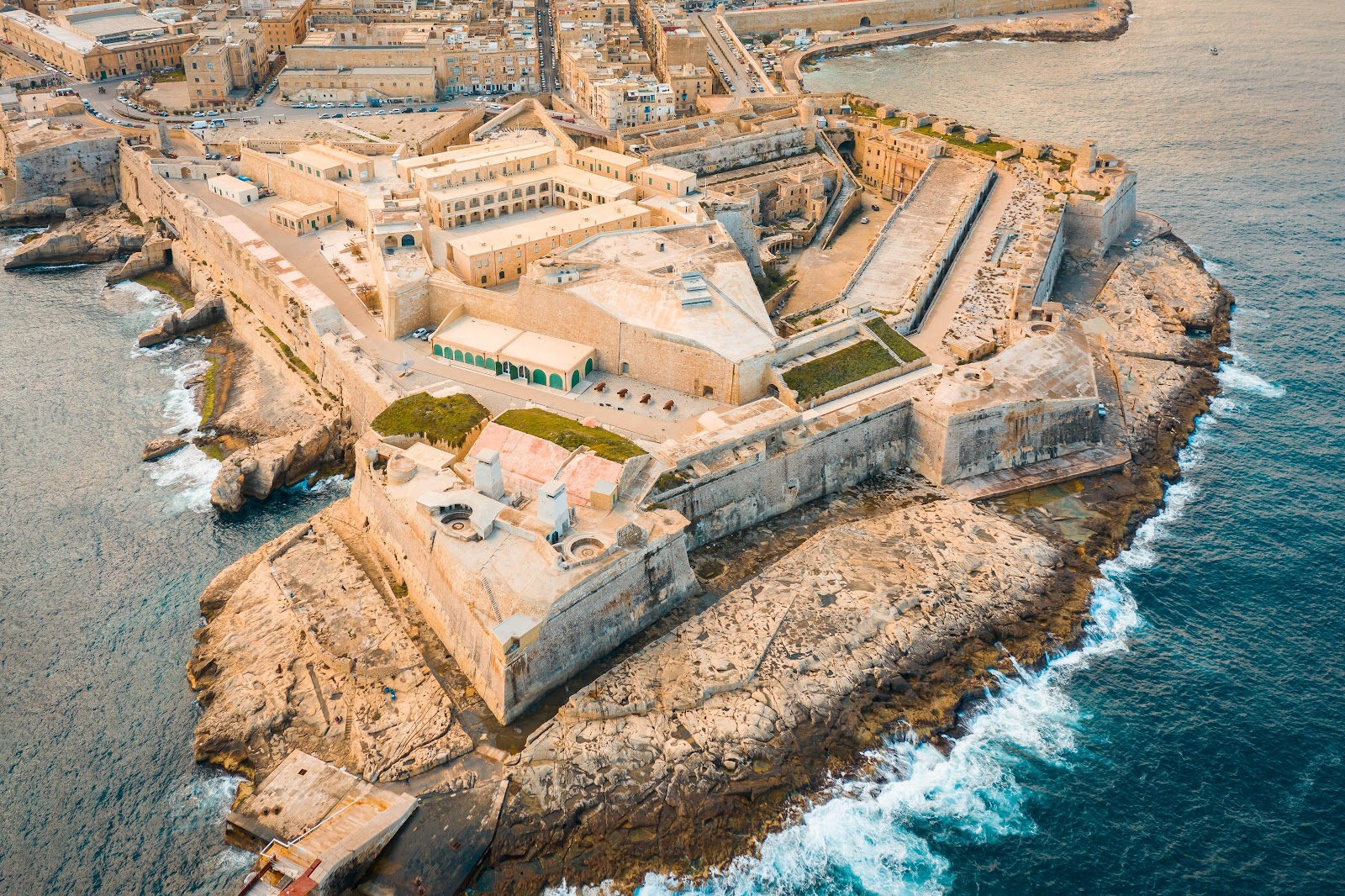 Fort St Elmo — Oficiais