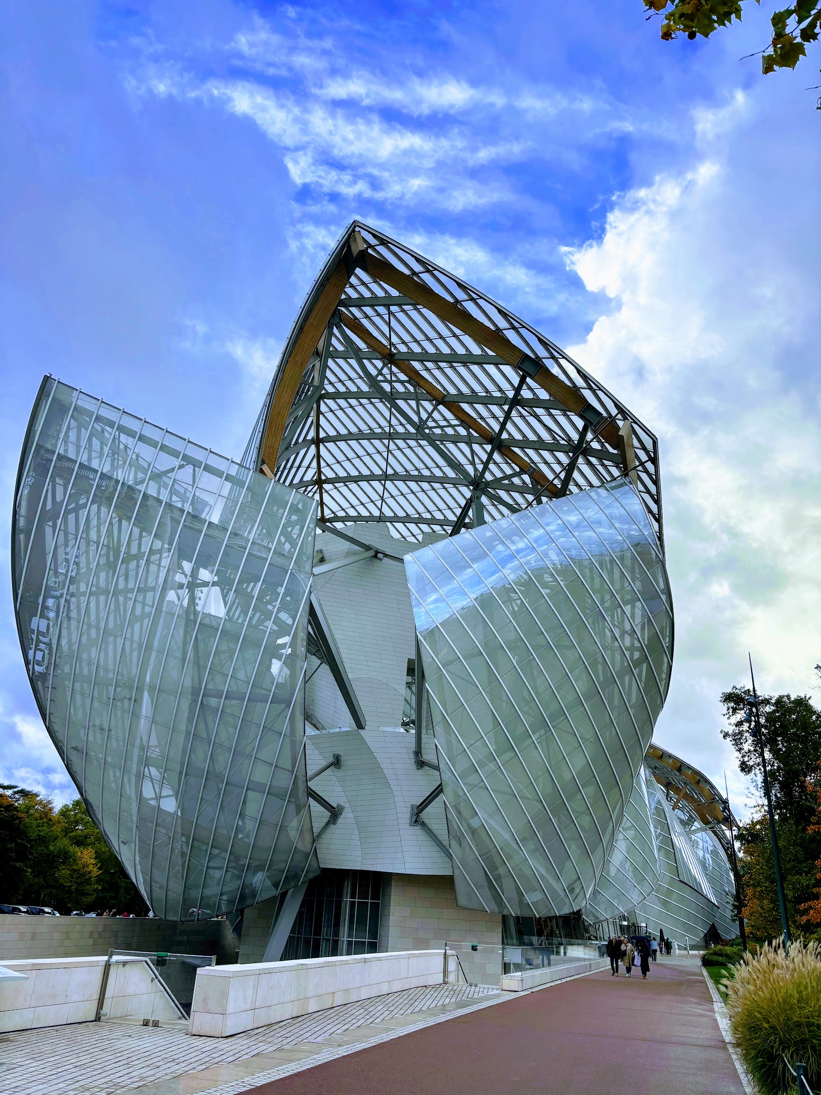 Fundação Louis Vuitton — Oficiais