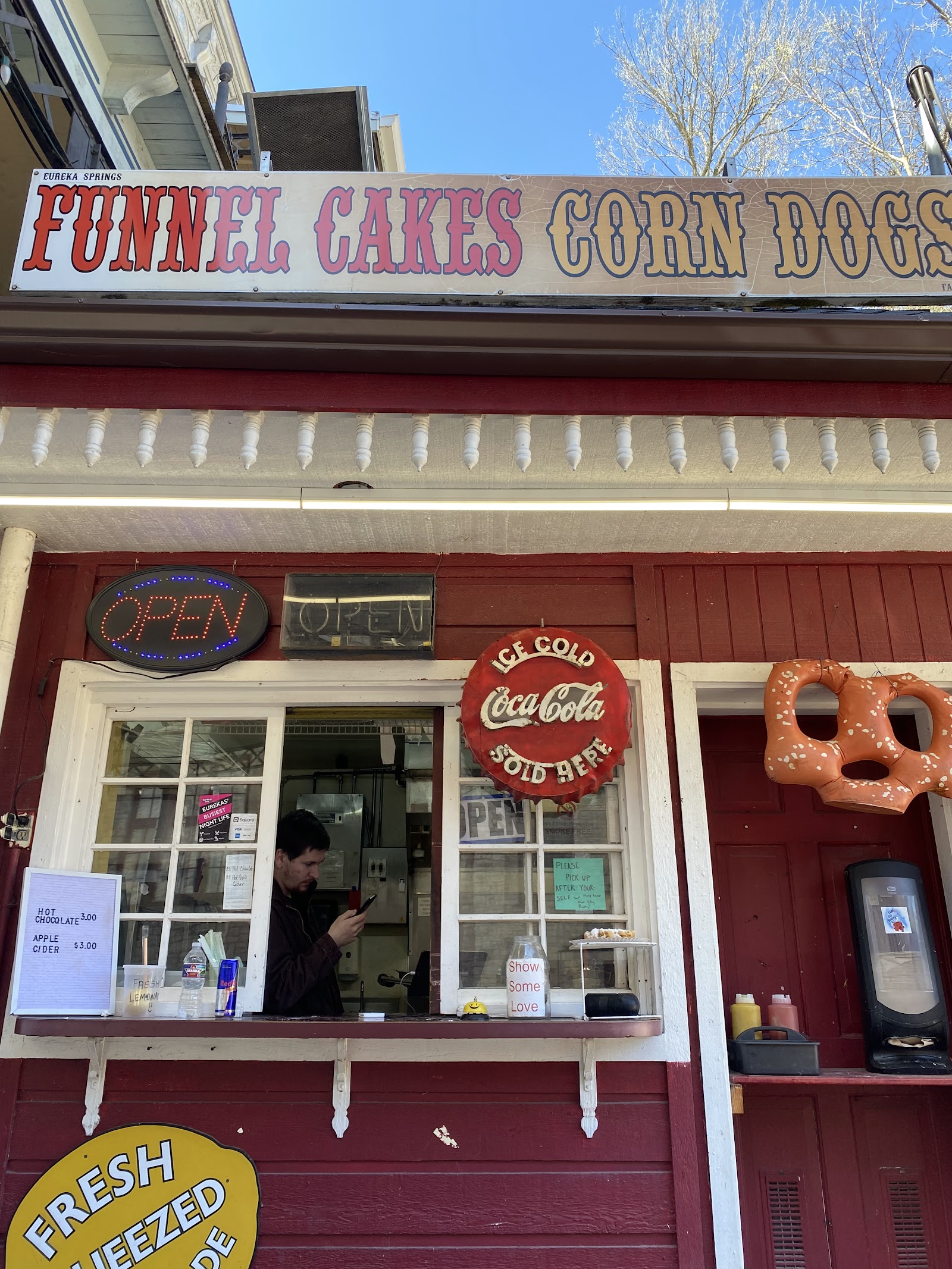 Funnel Cake Factory — Oficiais