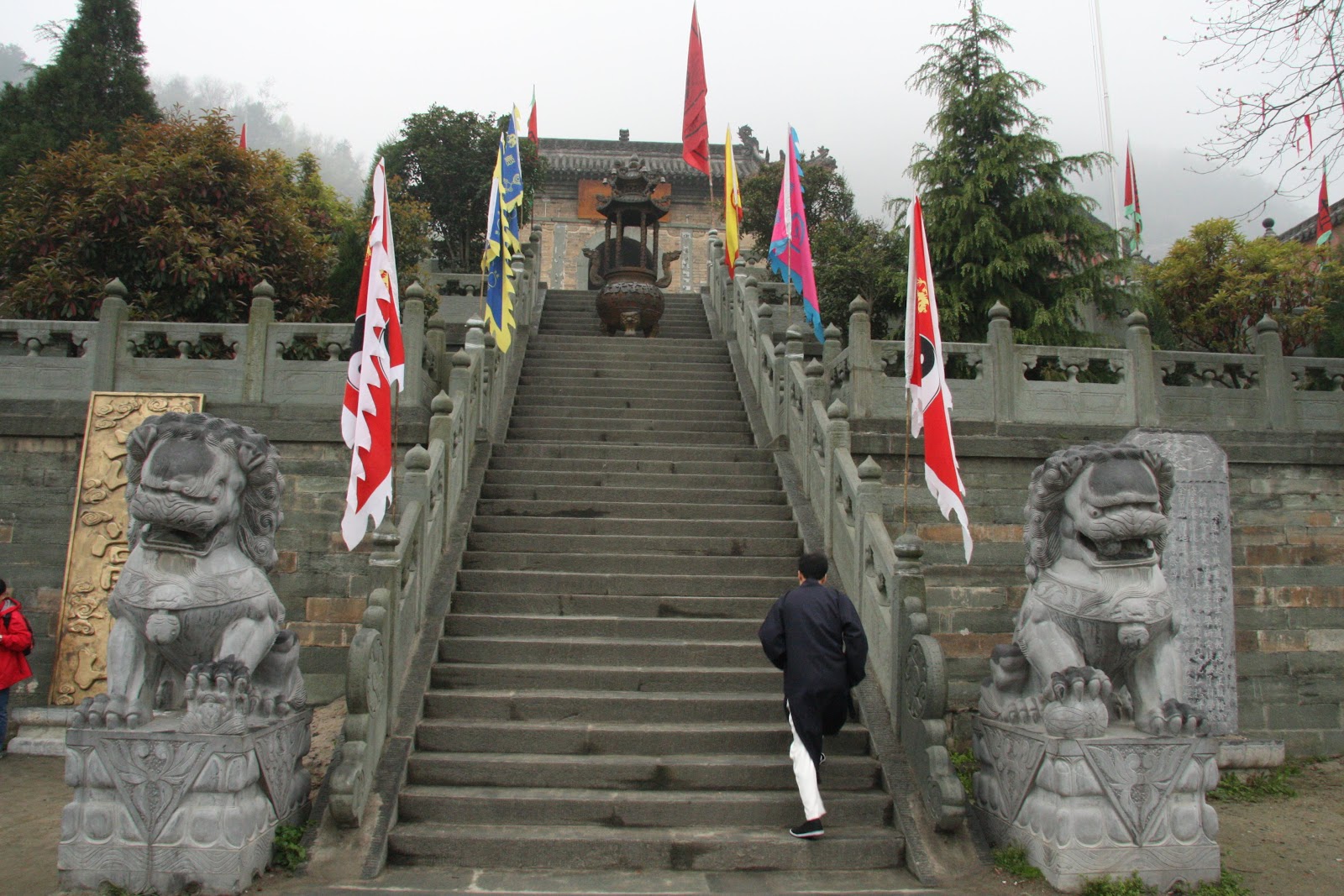 Fuzhen Temple (Fuzhen Guan, 复真观) — Oficiais
