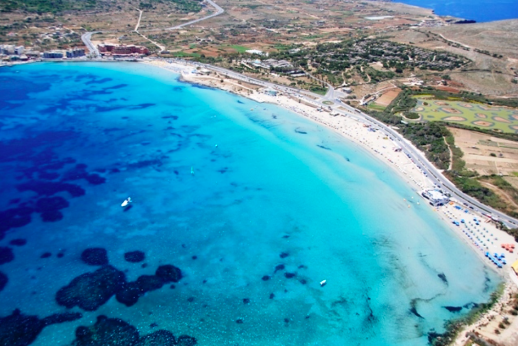 Għadira Bay — Oficiais