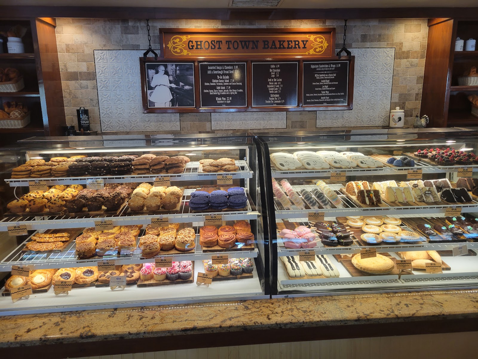 Ghost Town Bakery — Oficiais