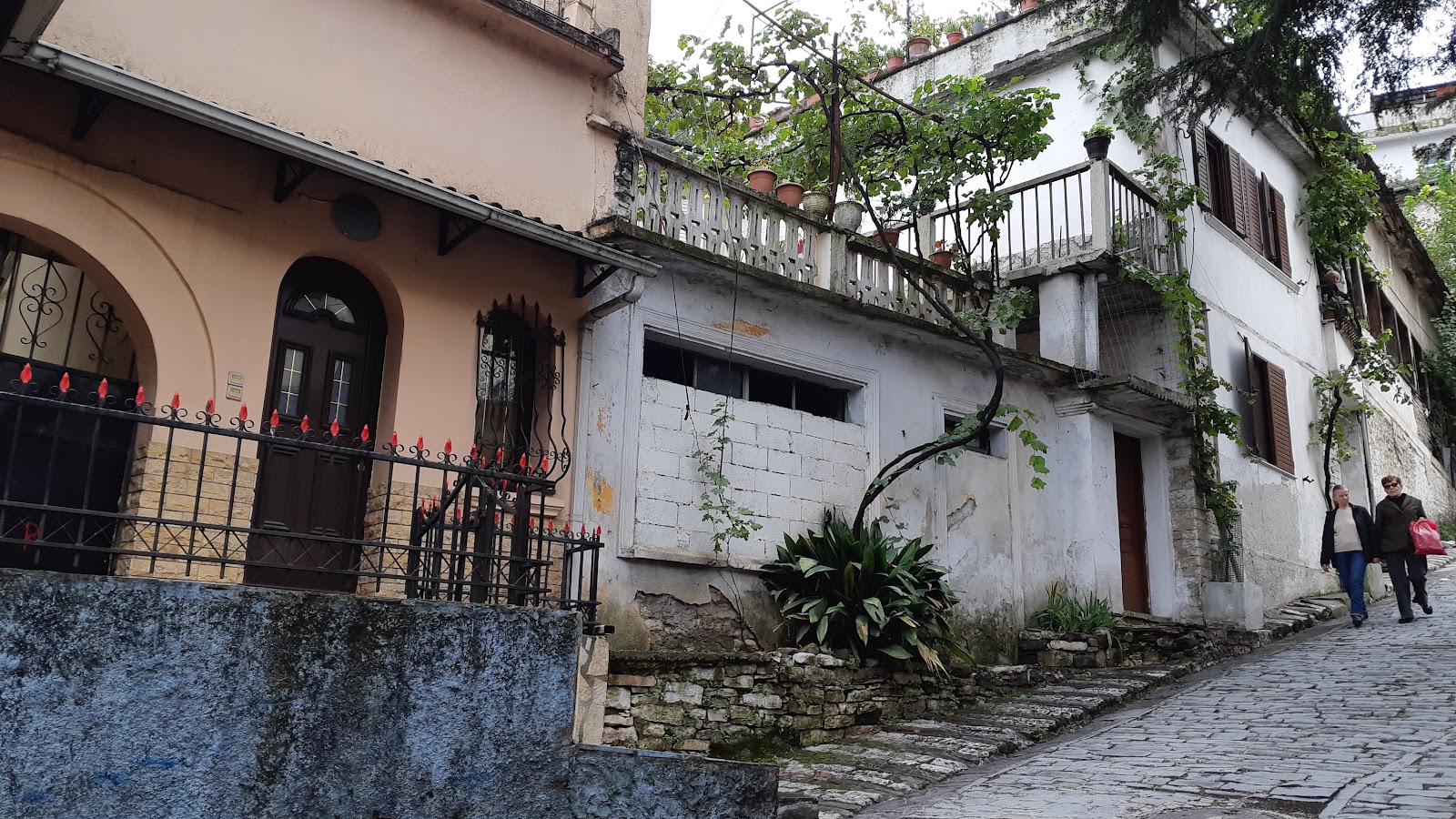 Gjirokastër — Oficiais