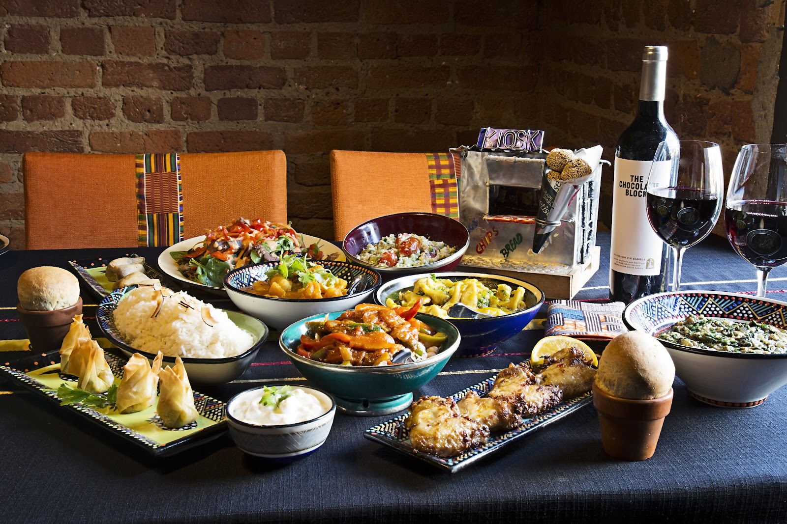 Gold Mine Restaurant — Oficiais