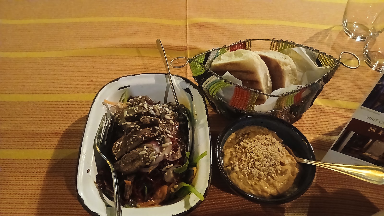 Gold Mine Restaurant — Oficiais