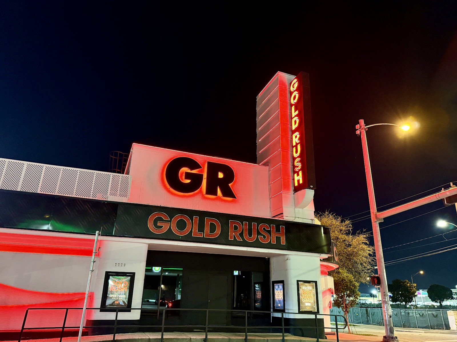 Gold Rush Saloon — Oficiais