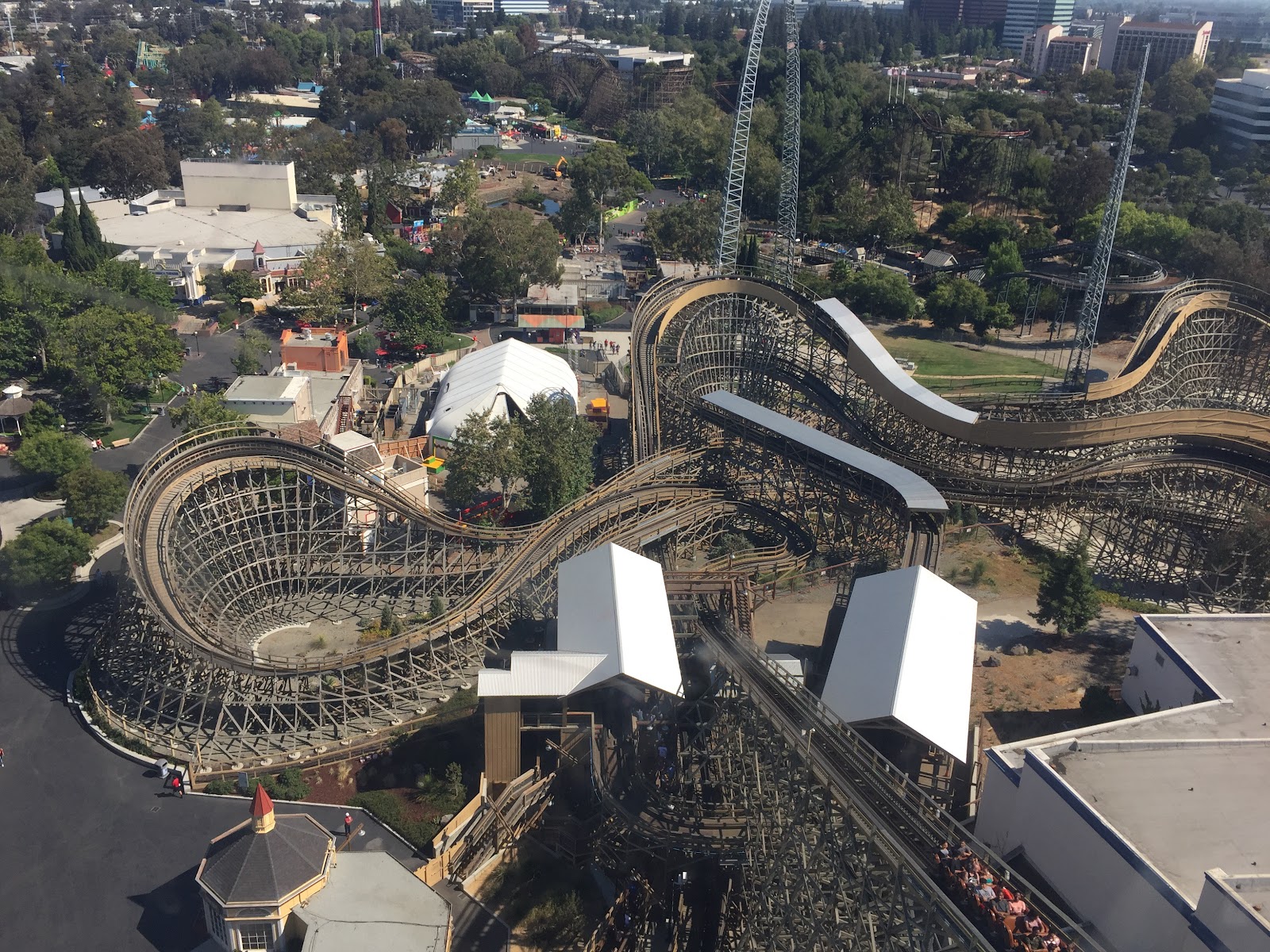 Gold Striker — Oficiais