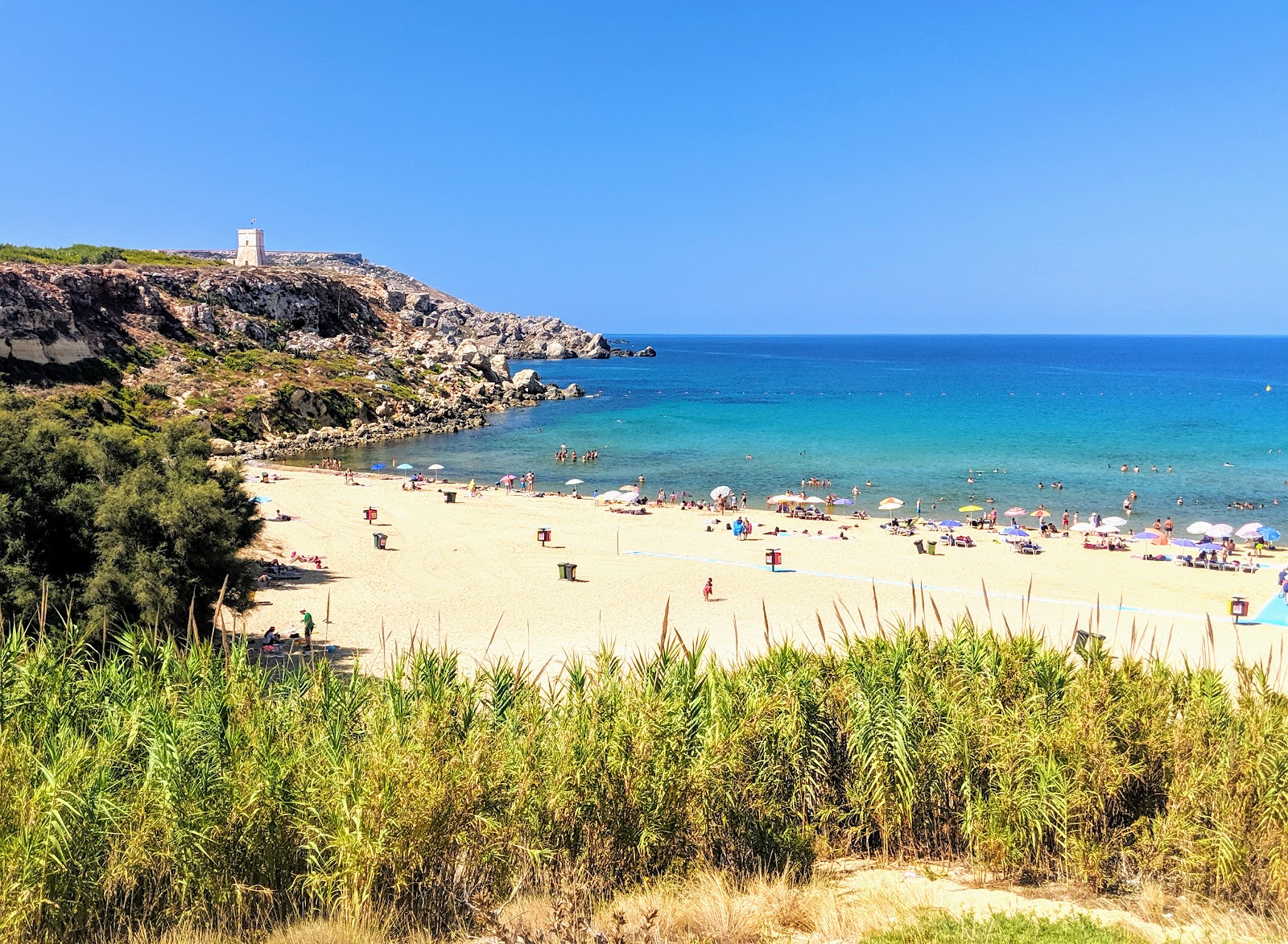 Golden Bay — Oficiais