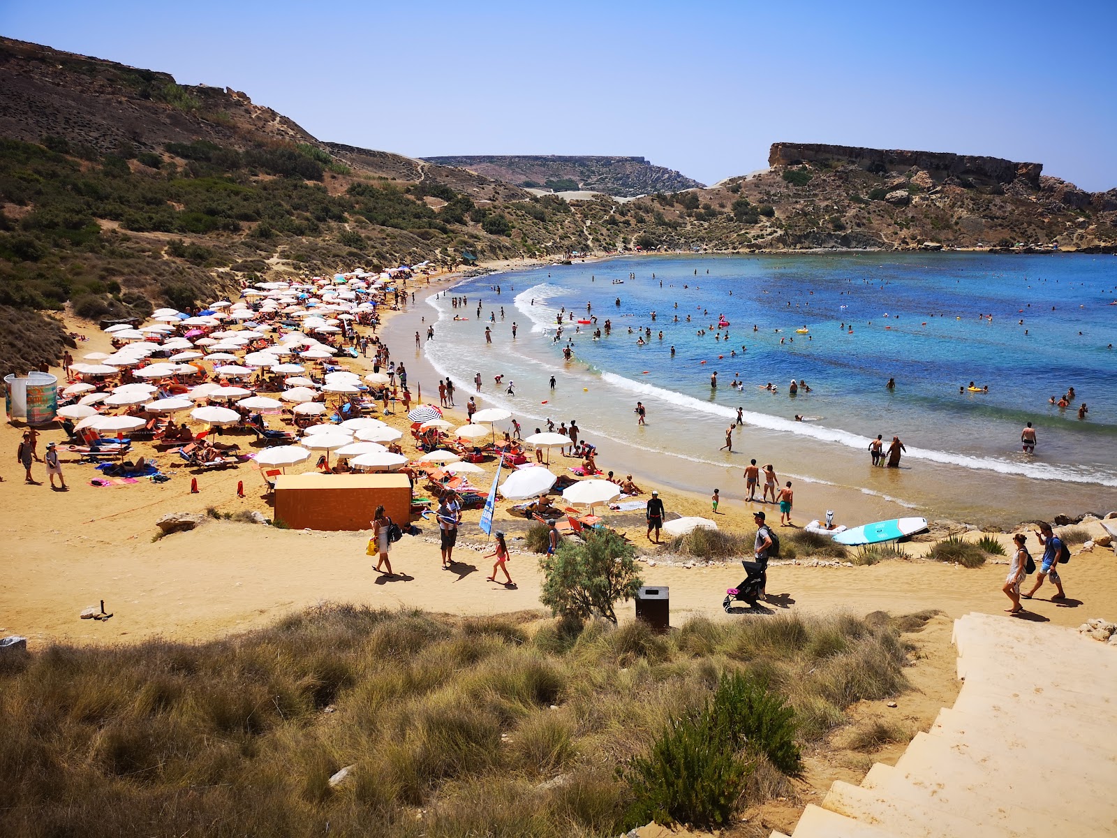 Golden Bay — Oficiais