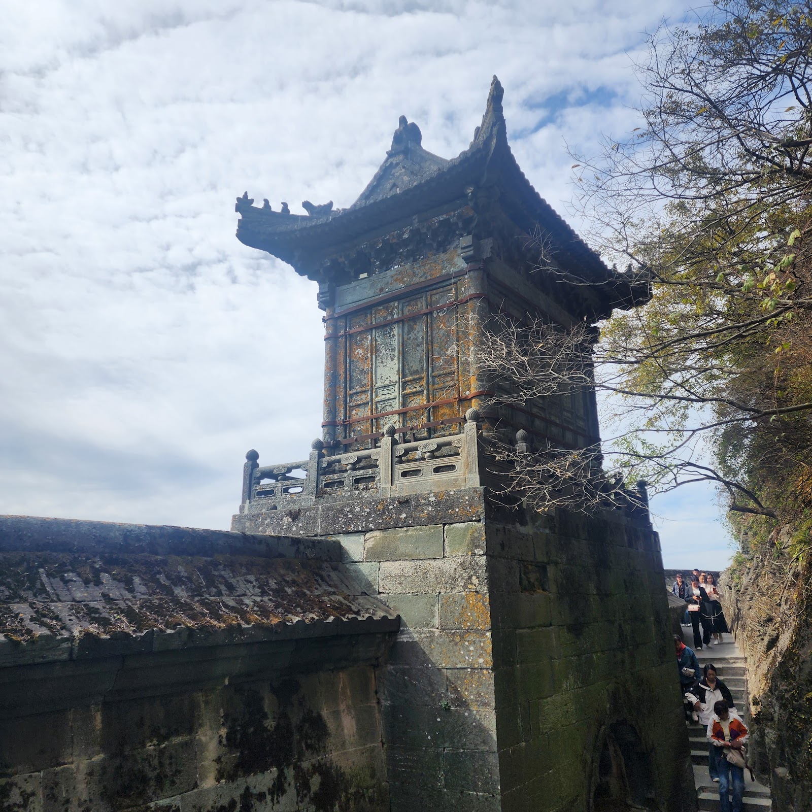 Golden Summit (Jinding, 金顶) — Oficiais
