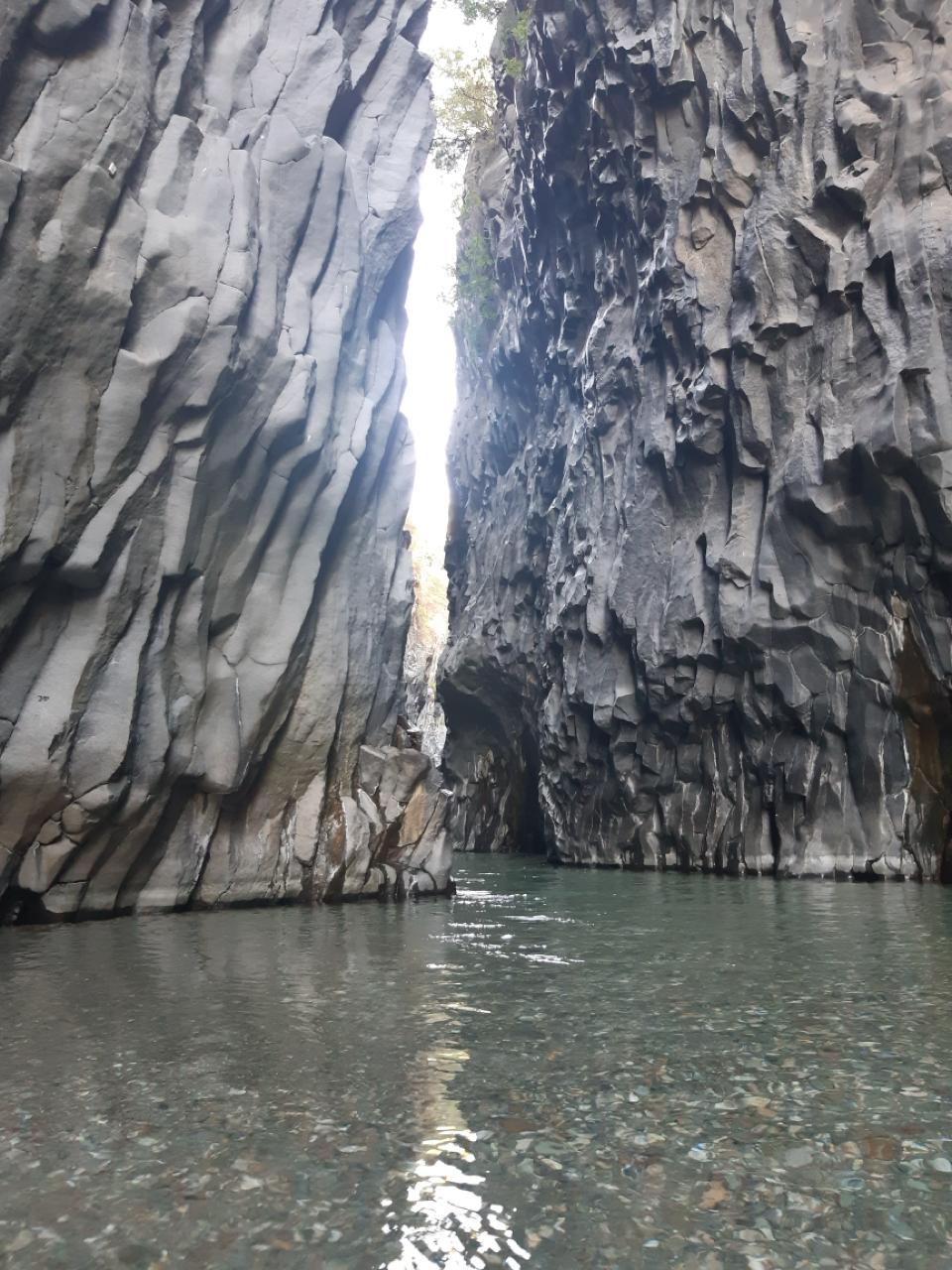 Gole dell'Alcantara river pools — Oficiais