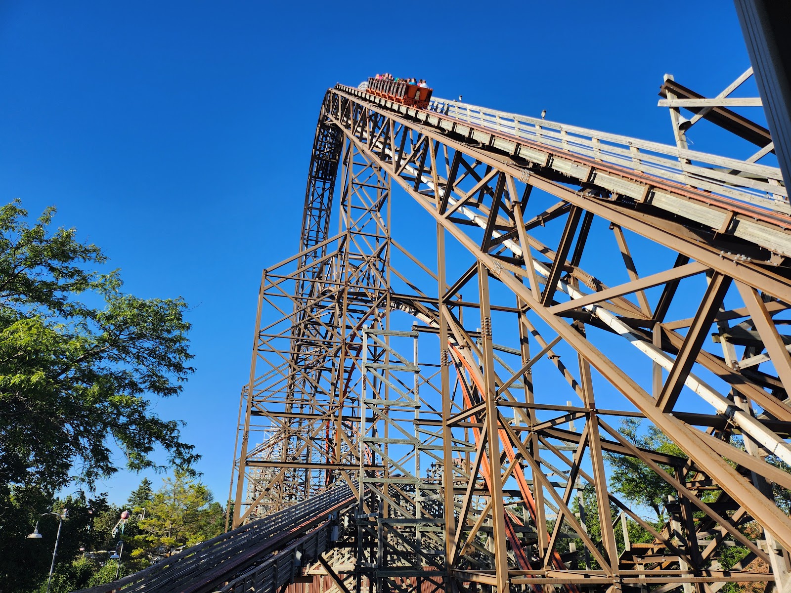Goliath — Oficiais