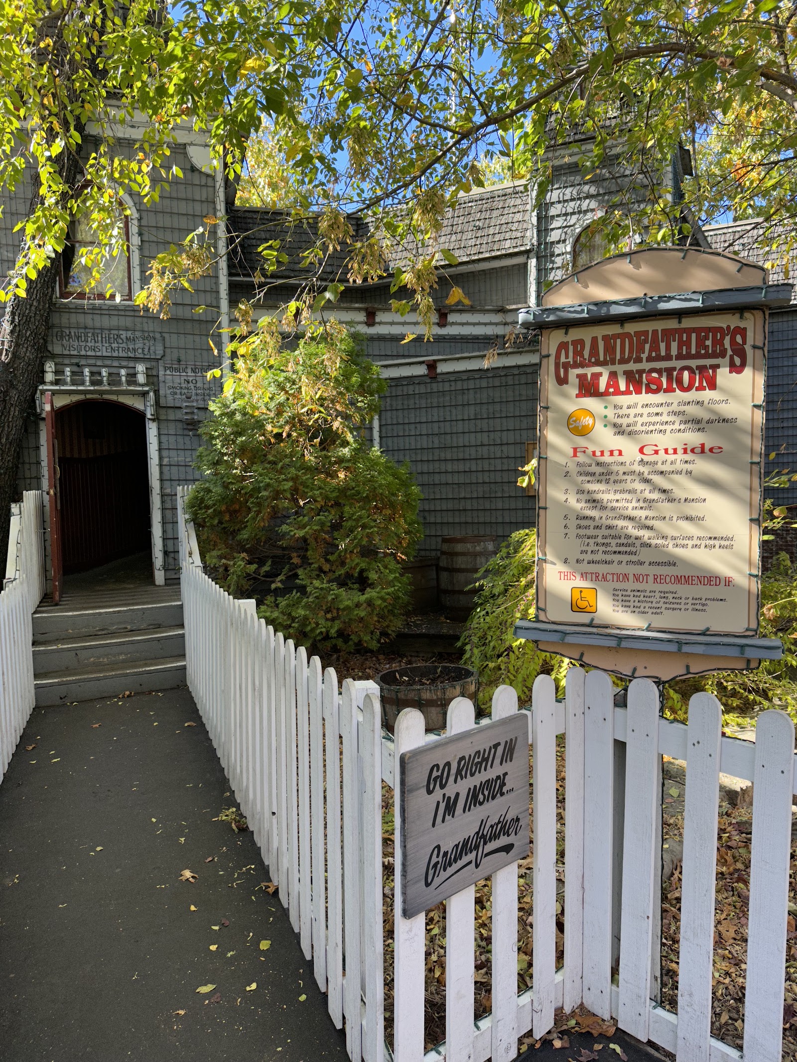 Grandfather's Mansion — Oficiais