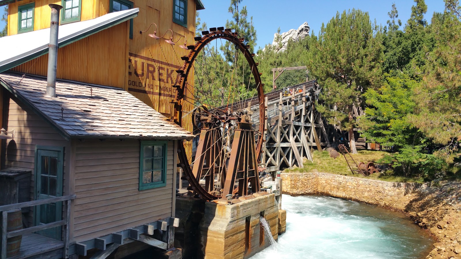 Grizzly River Run — Oficiais