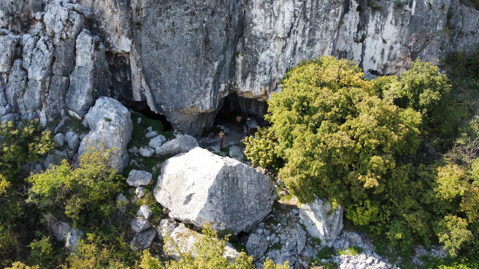 Grotta della Spolverina — Oficiais