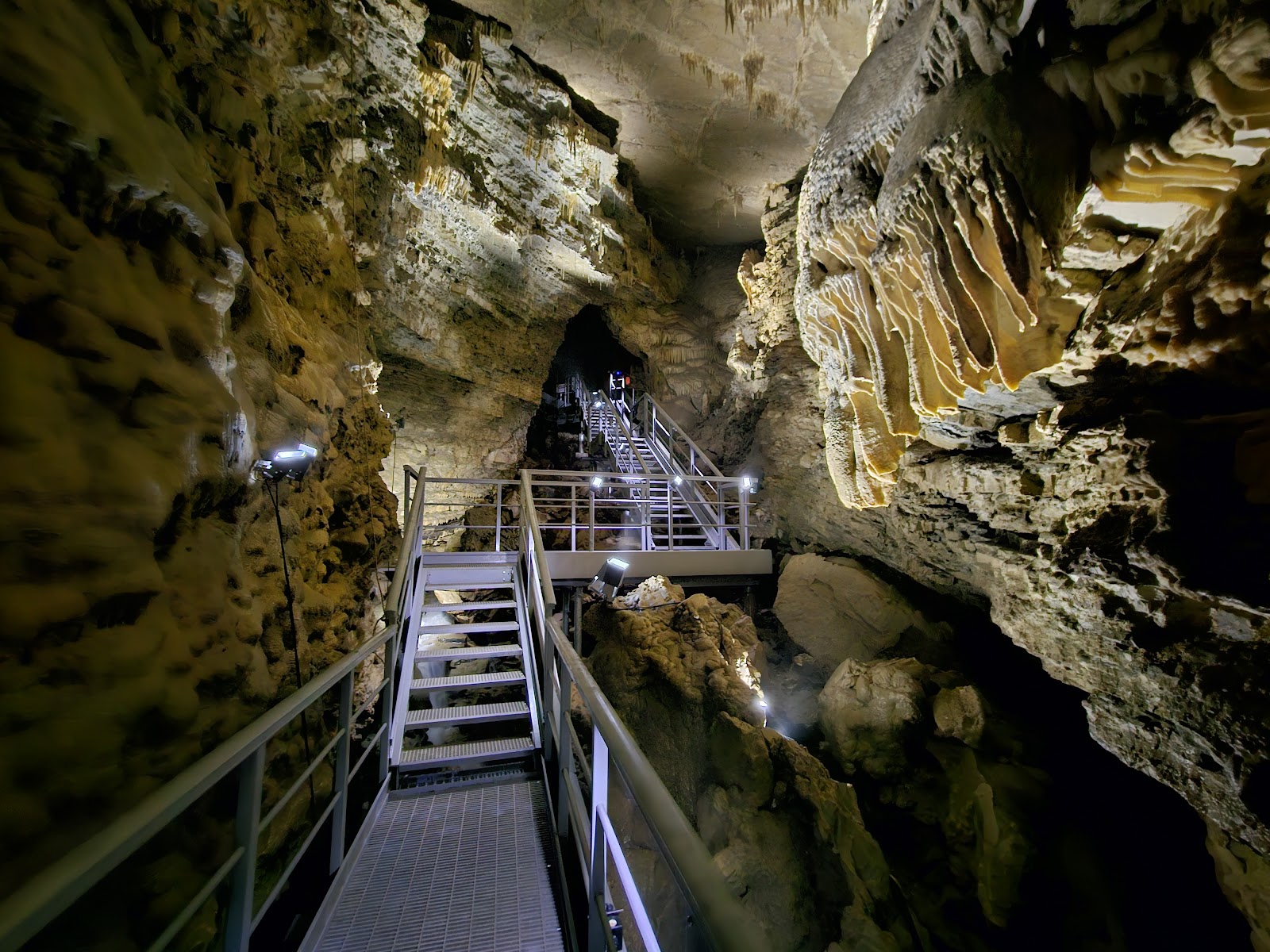 Grotta Nuova di Riu Neri — Oficiais
