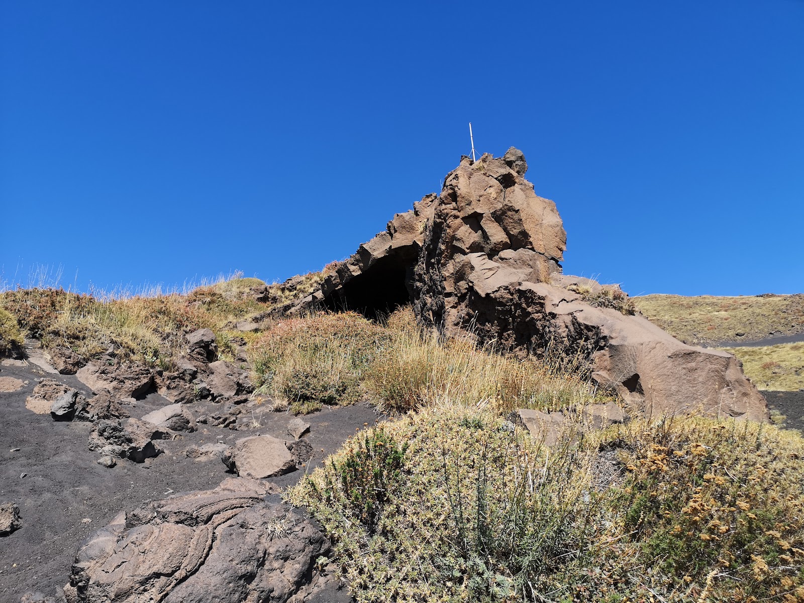 Grotta Pietra Forata — Oficiais