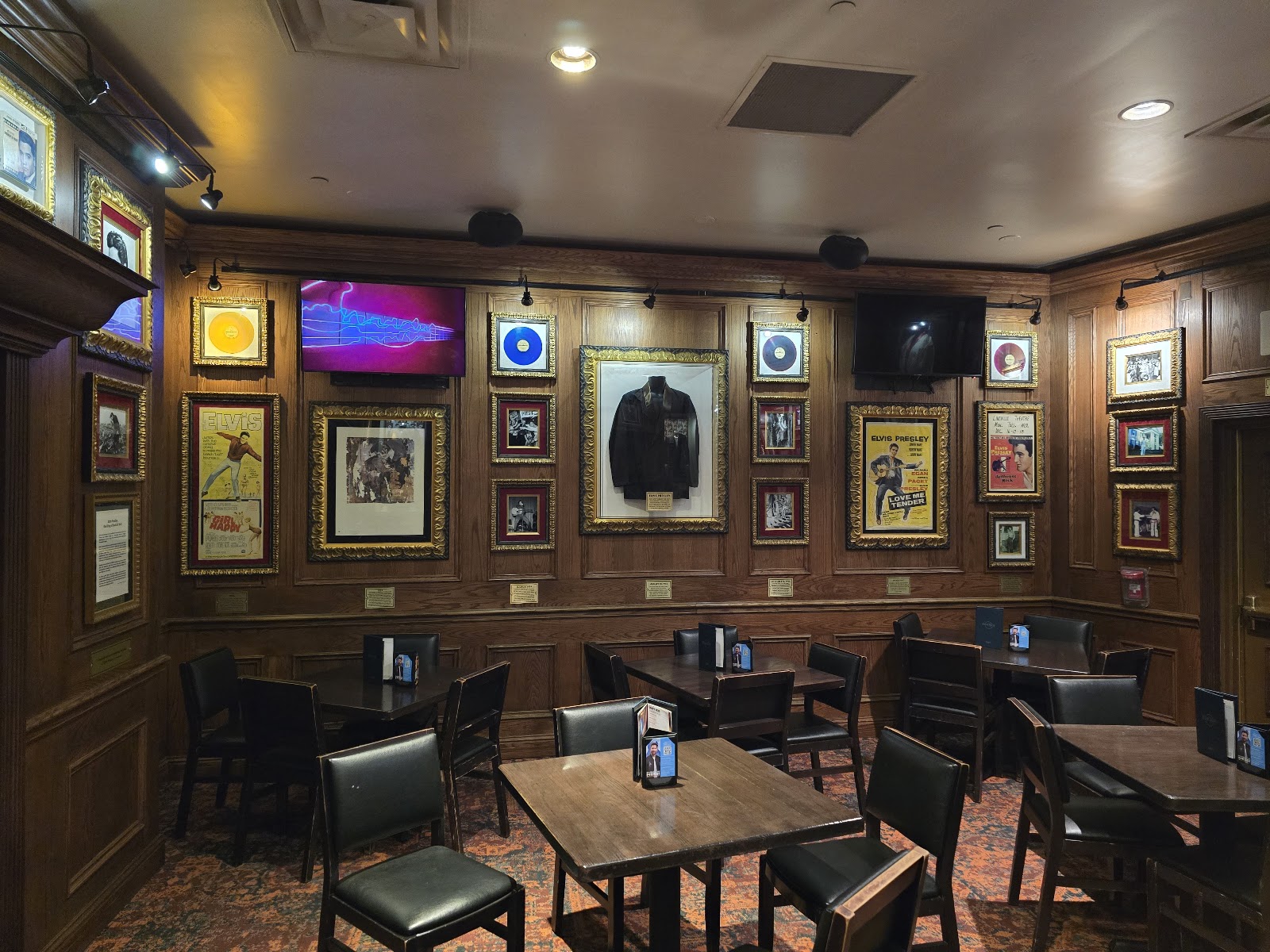 Hard Rock Cafe — Oficiais