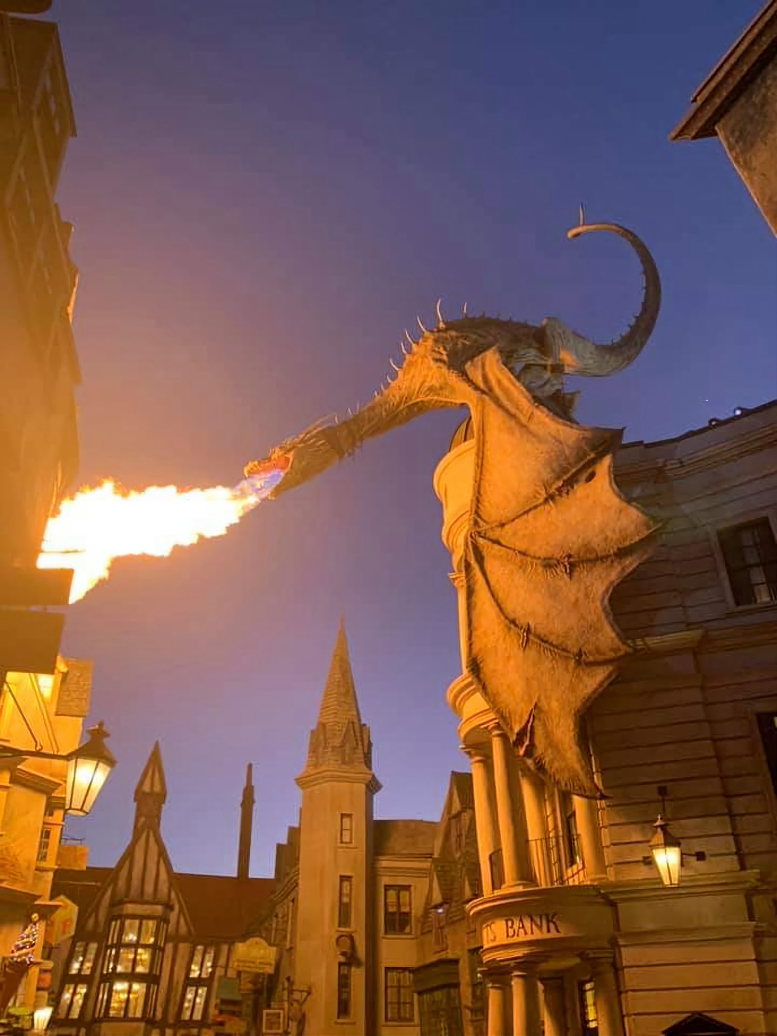 Harry Potter and the Escape from Gringotts — Oficiais